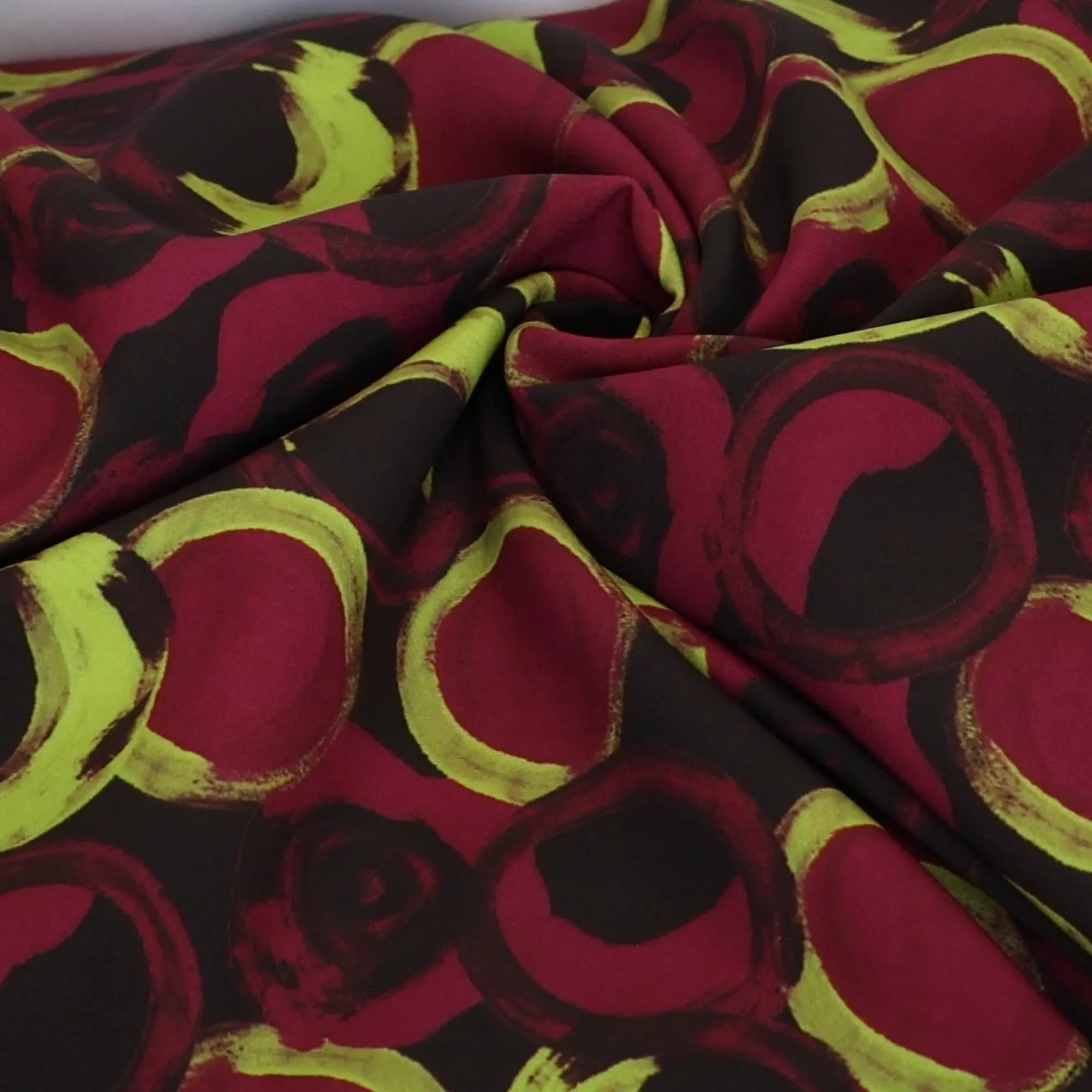 Stretch polyester zwart met cirkelpatroon - Knipmode