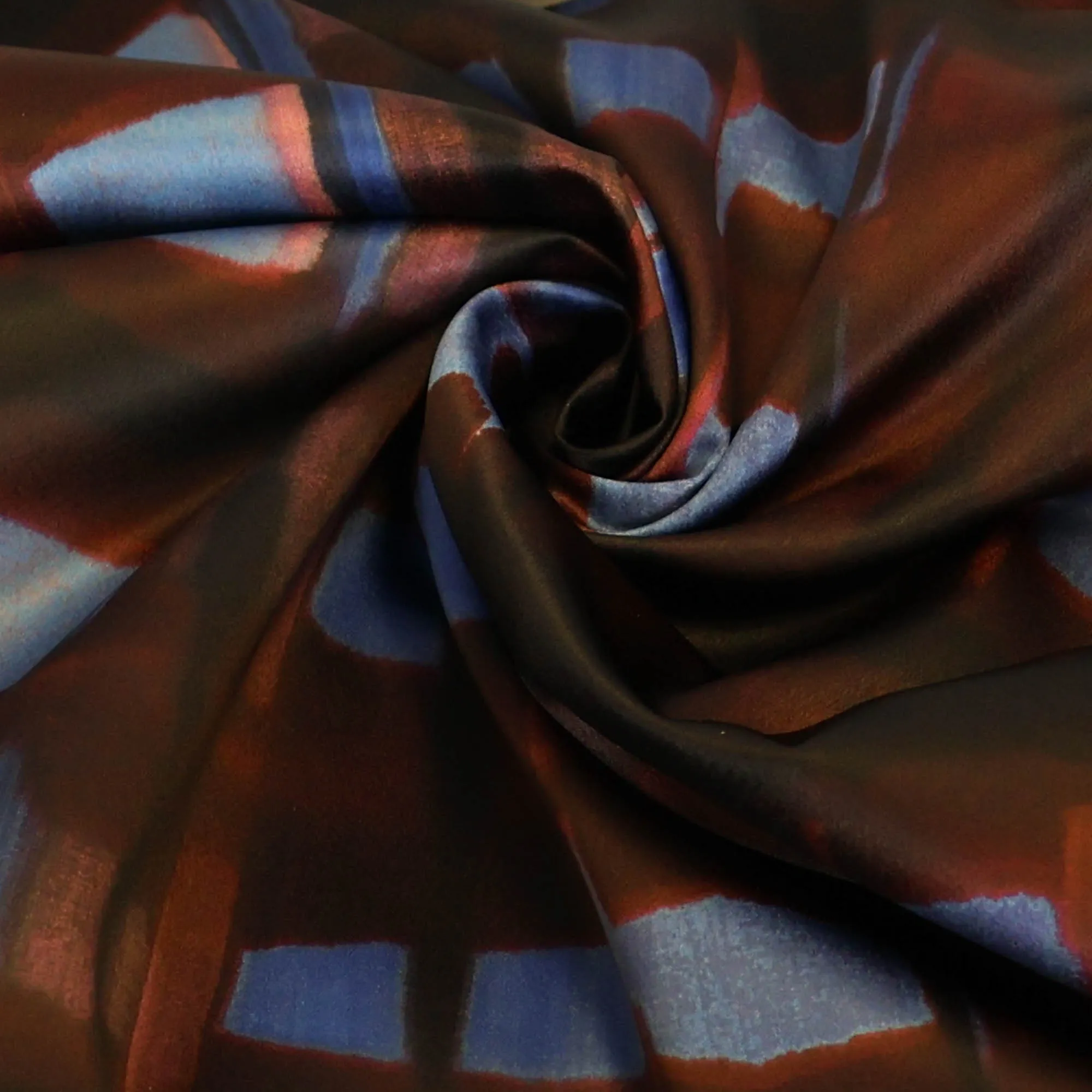 Satijn zwart met bordeaux en blauw patroon - A La Ville