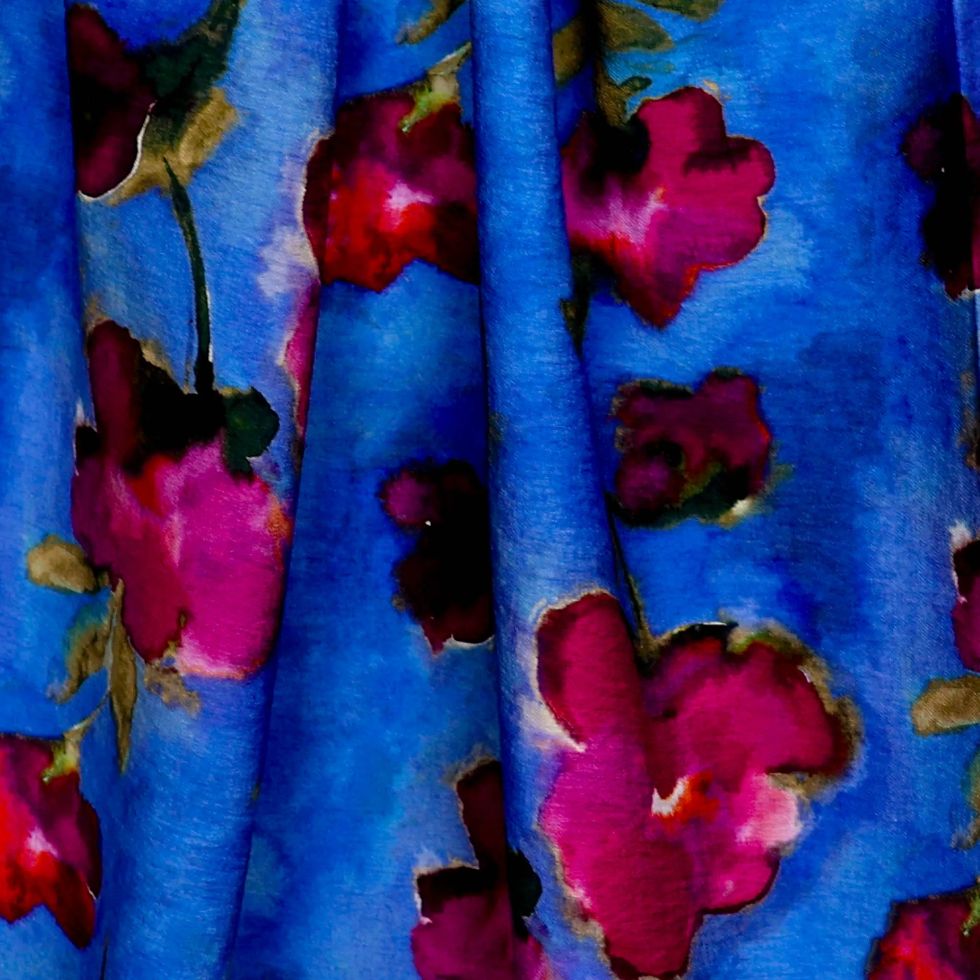 Viscosemengeling blauw met roze bloemen - Knipmode