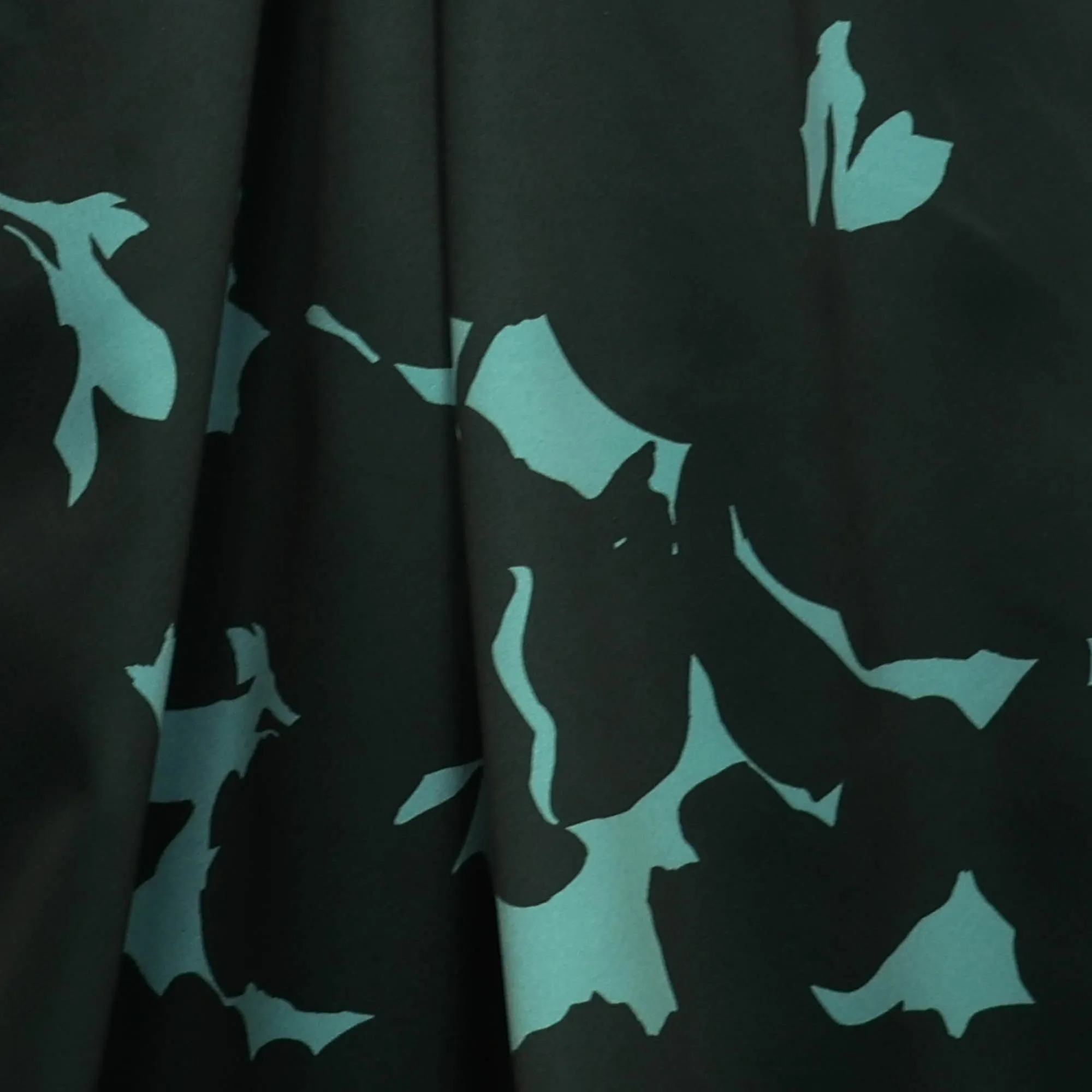 Satijn turquoise met donker patroon - A La Ville