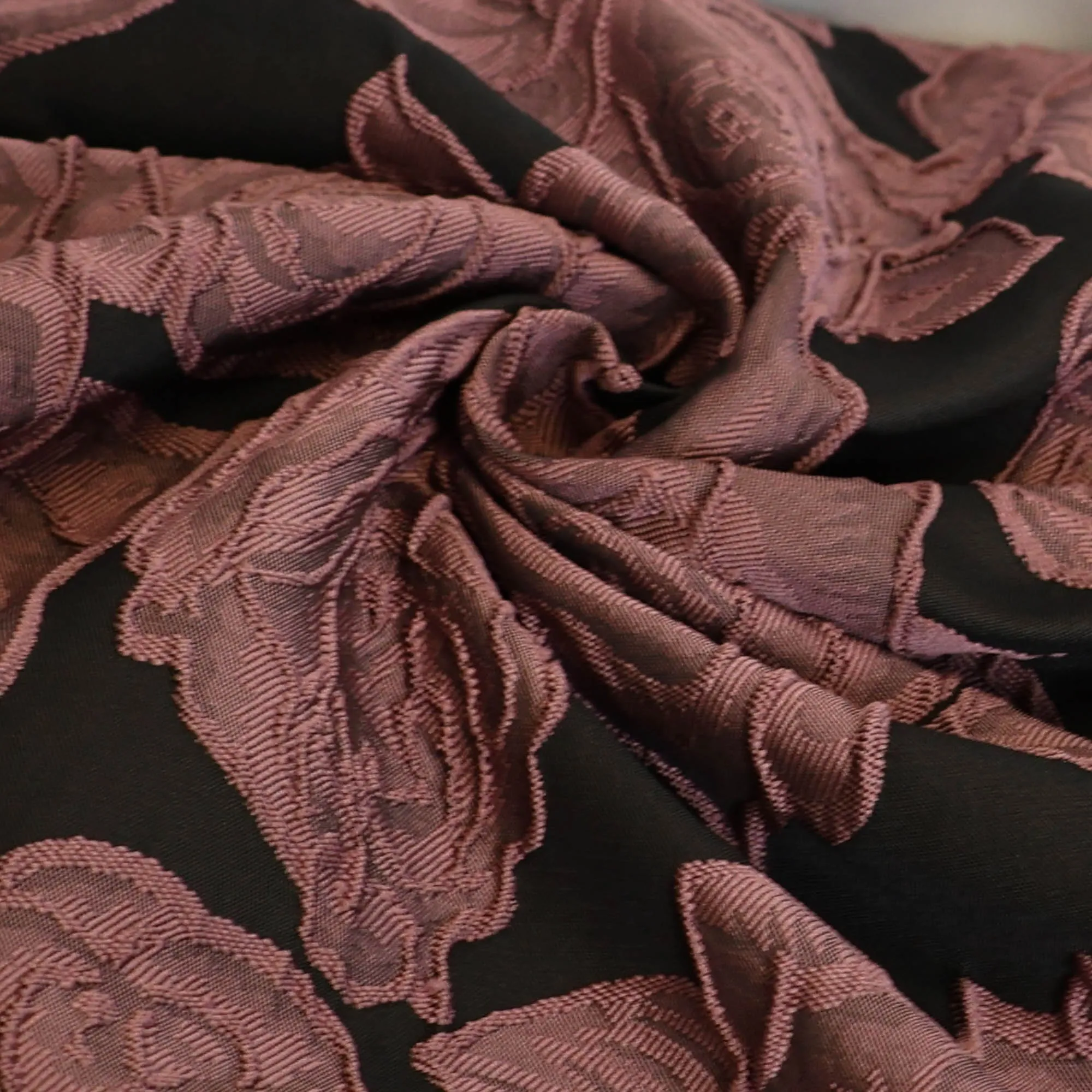 Jacquard wijnkleur met rozen