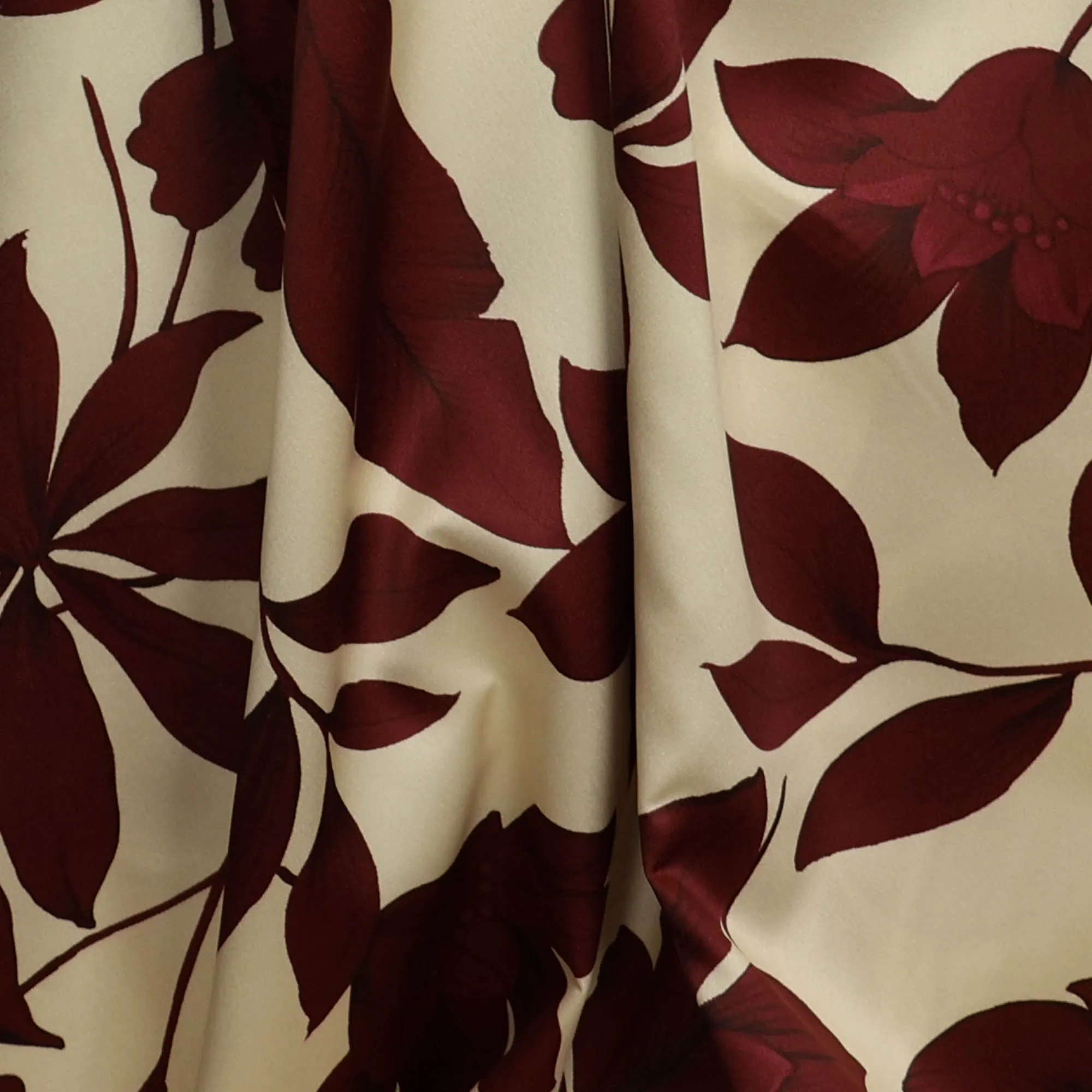 Satijn beige met bordeaux bloemen - A La Ville