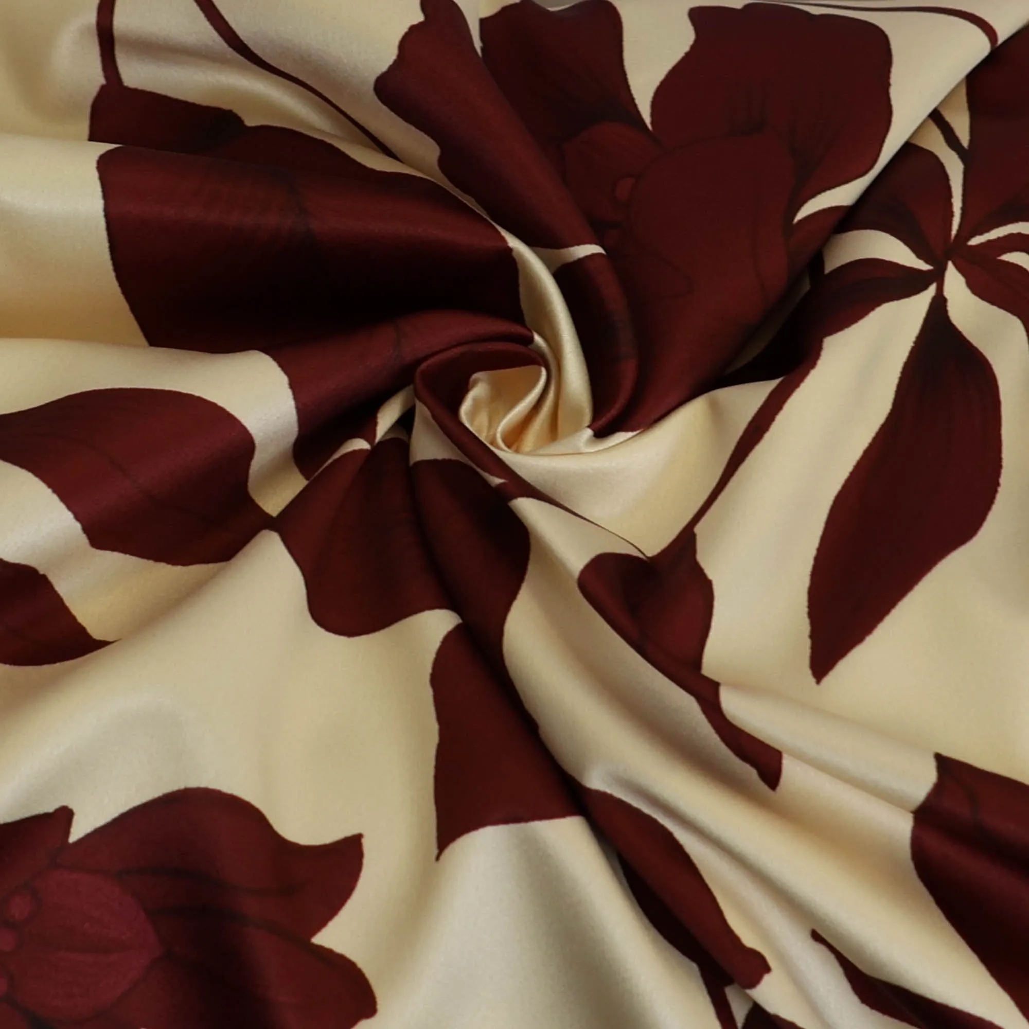 Satijn beige met bordeaux bloemen - A La Ville