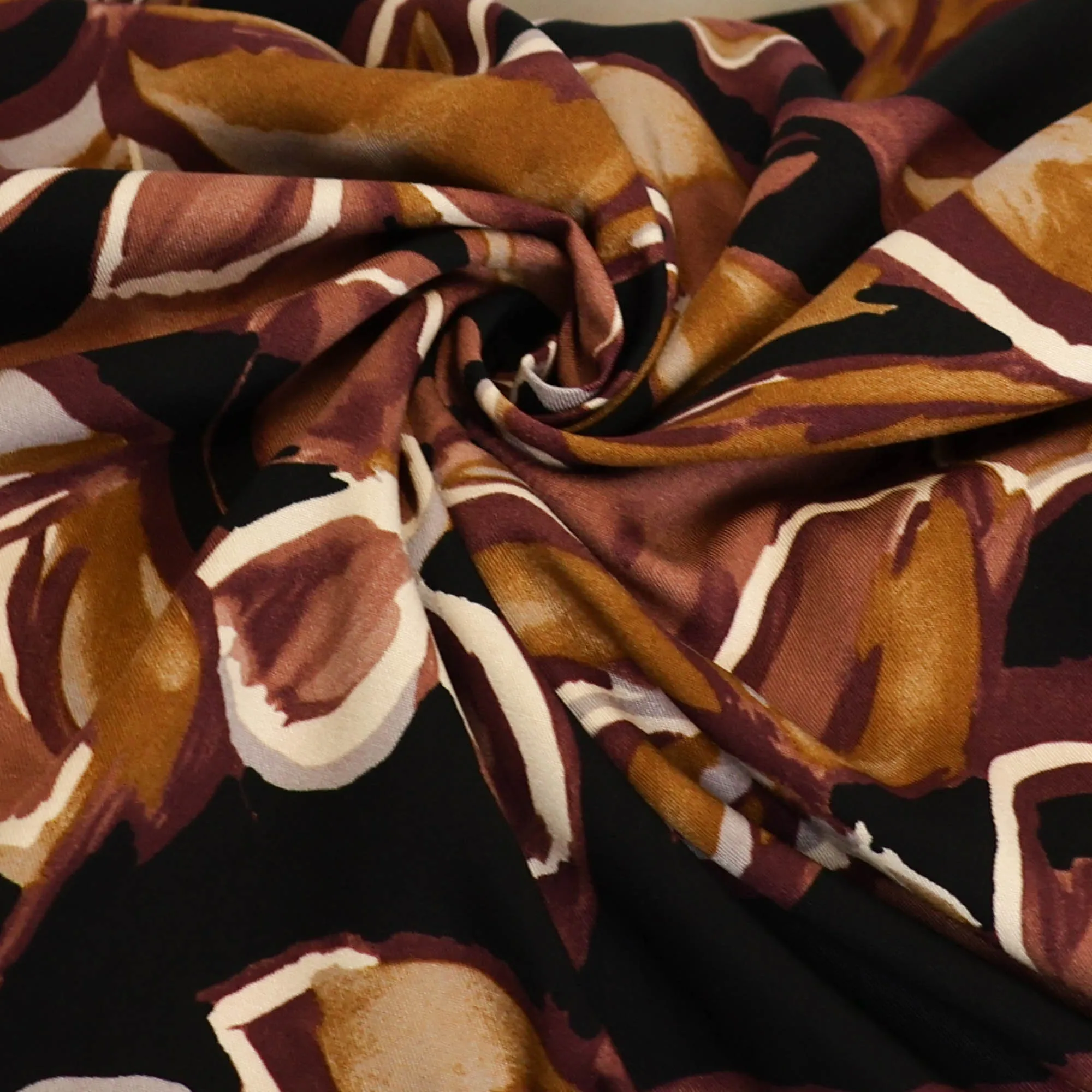 Viscose zwart met bloemen