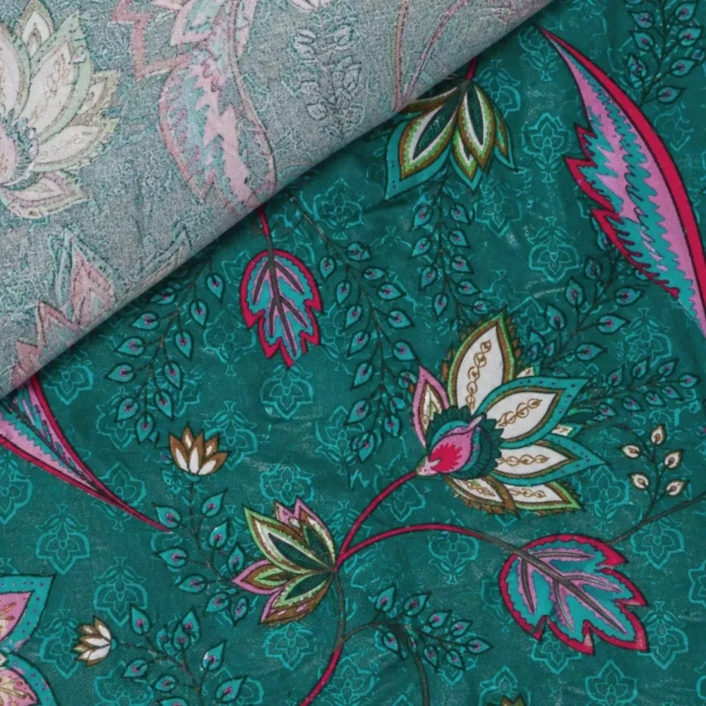Viscose voile donker turquoise met bladeren