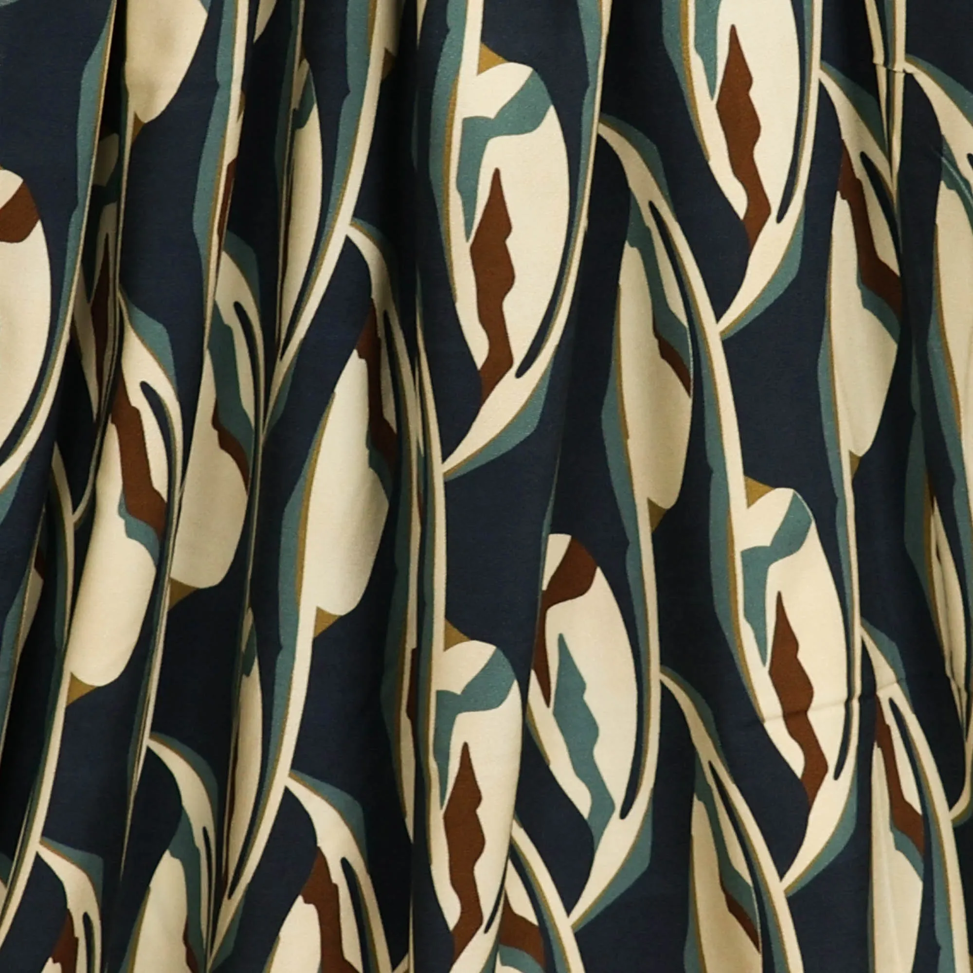 Stretch viscose donkerblauw met patroon
