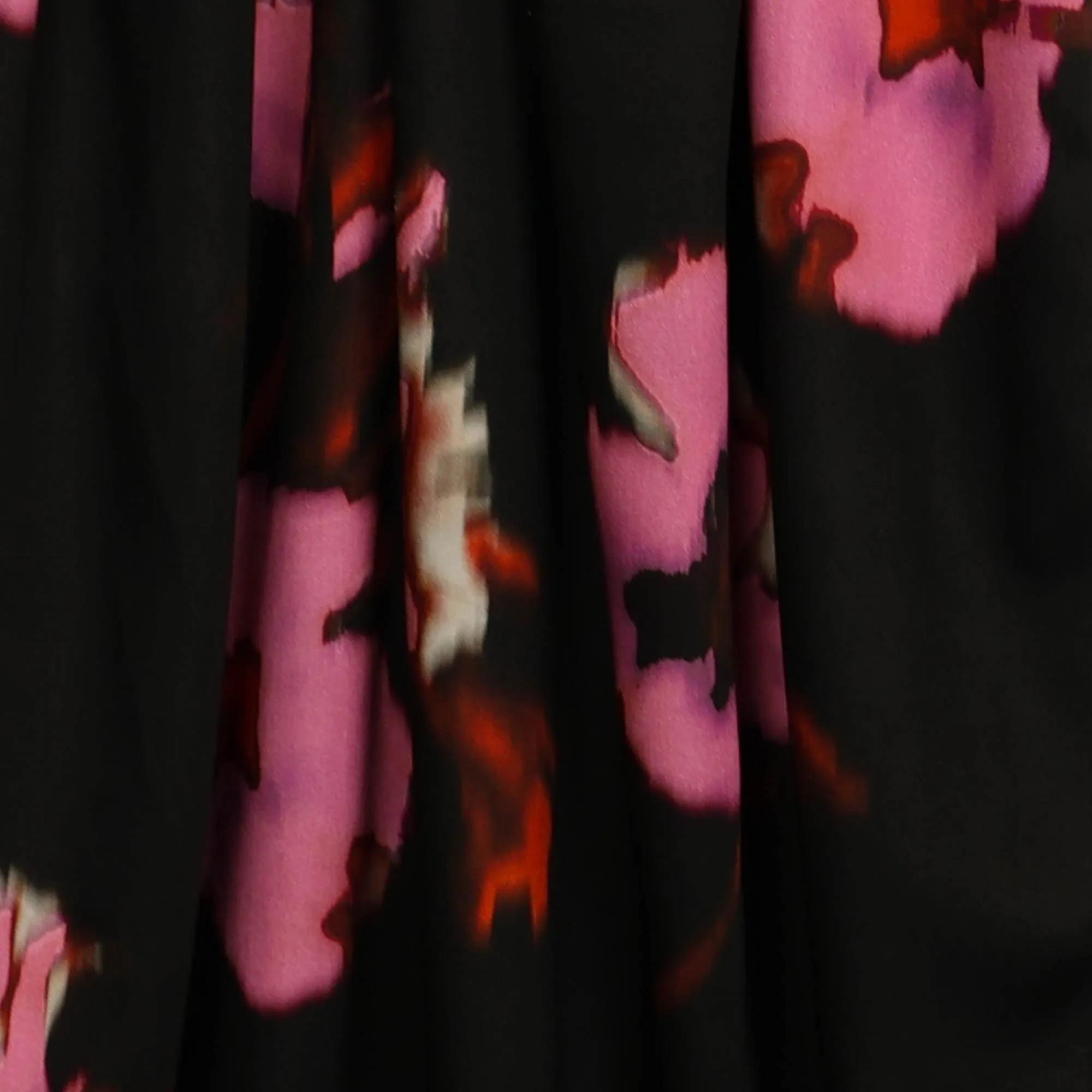 Viscose zwart met roze bloemen