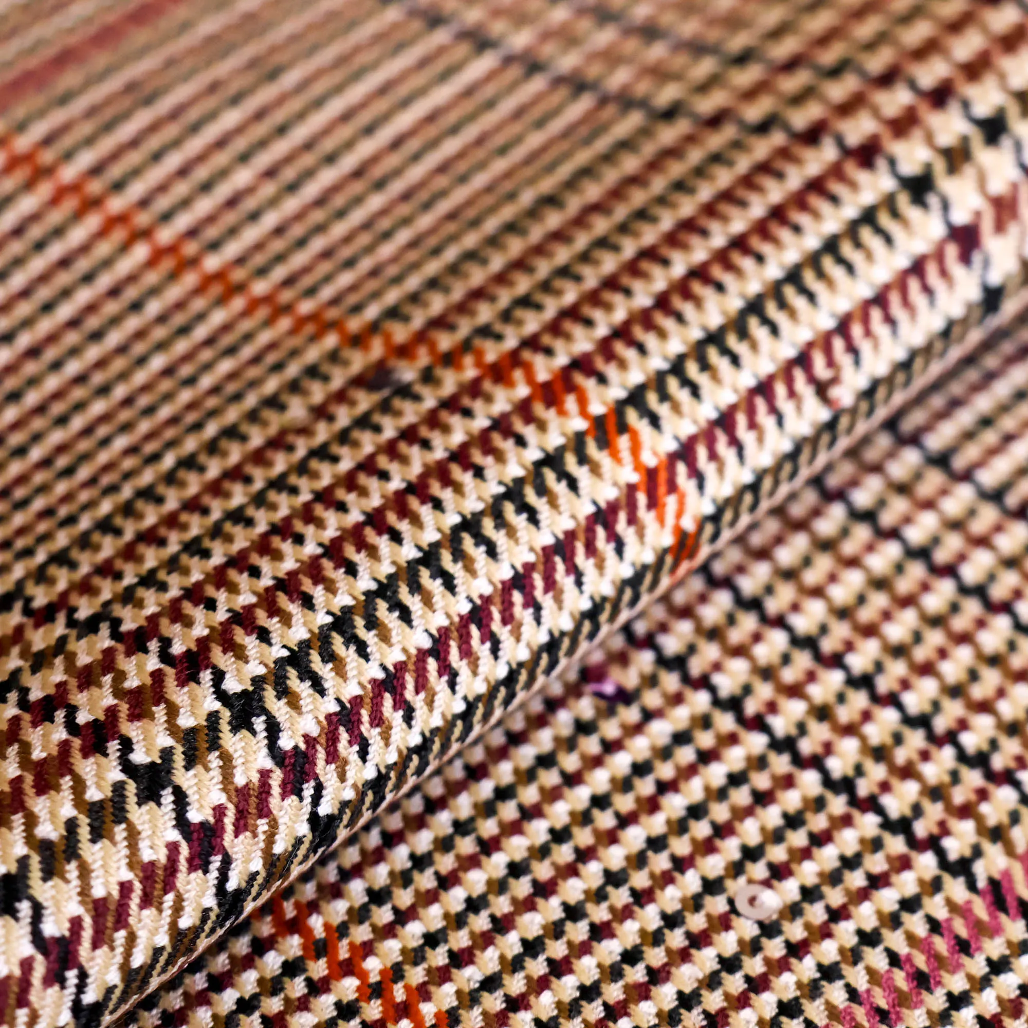 Polyester mengeling bruin met  ruiten - Knipmode
