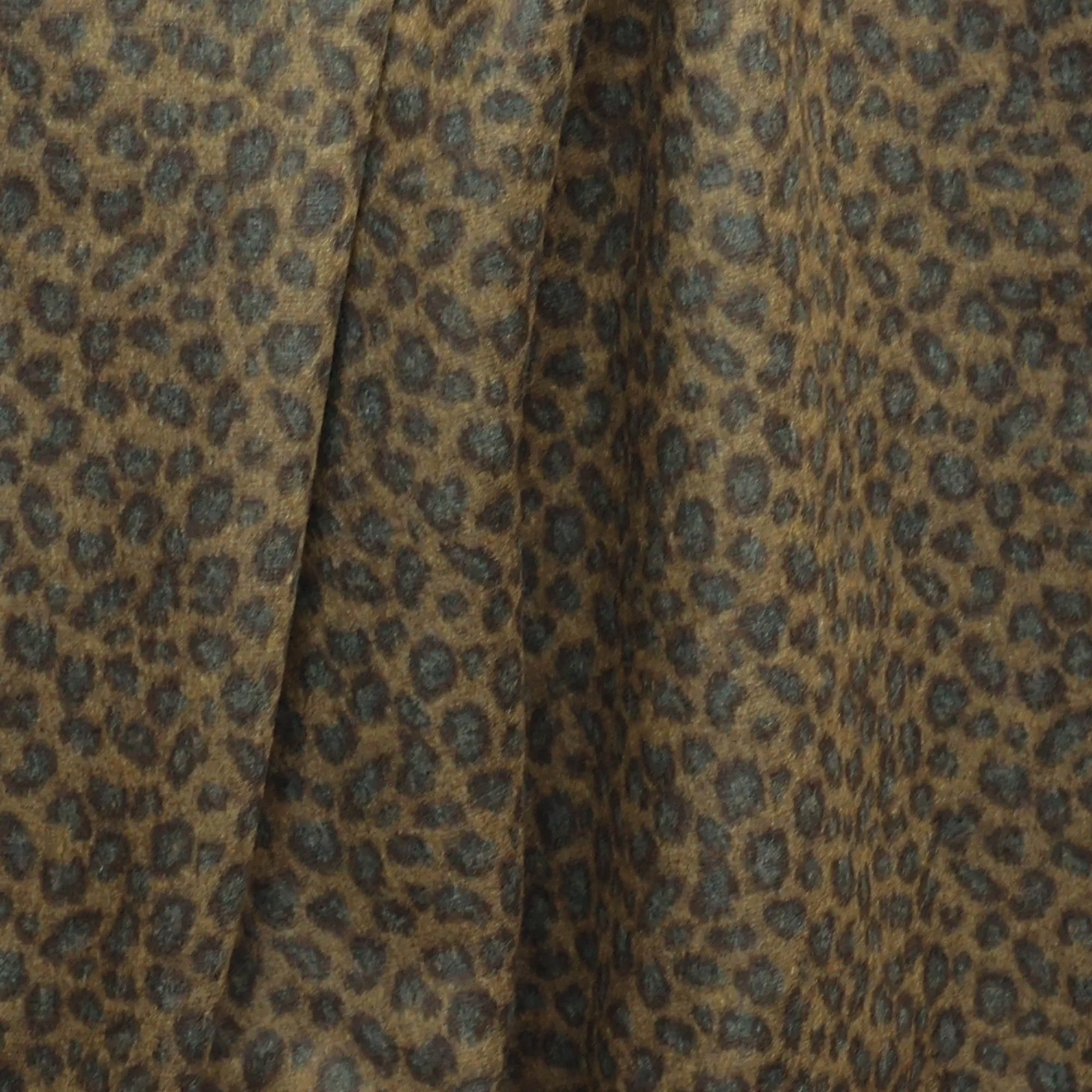 Mantelstof bruin met panterprint