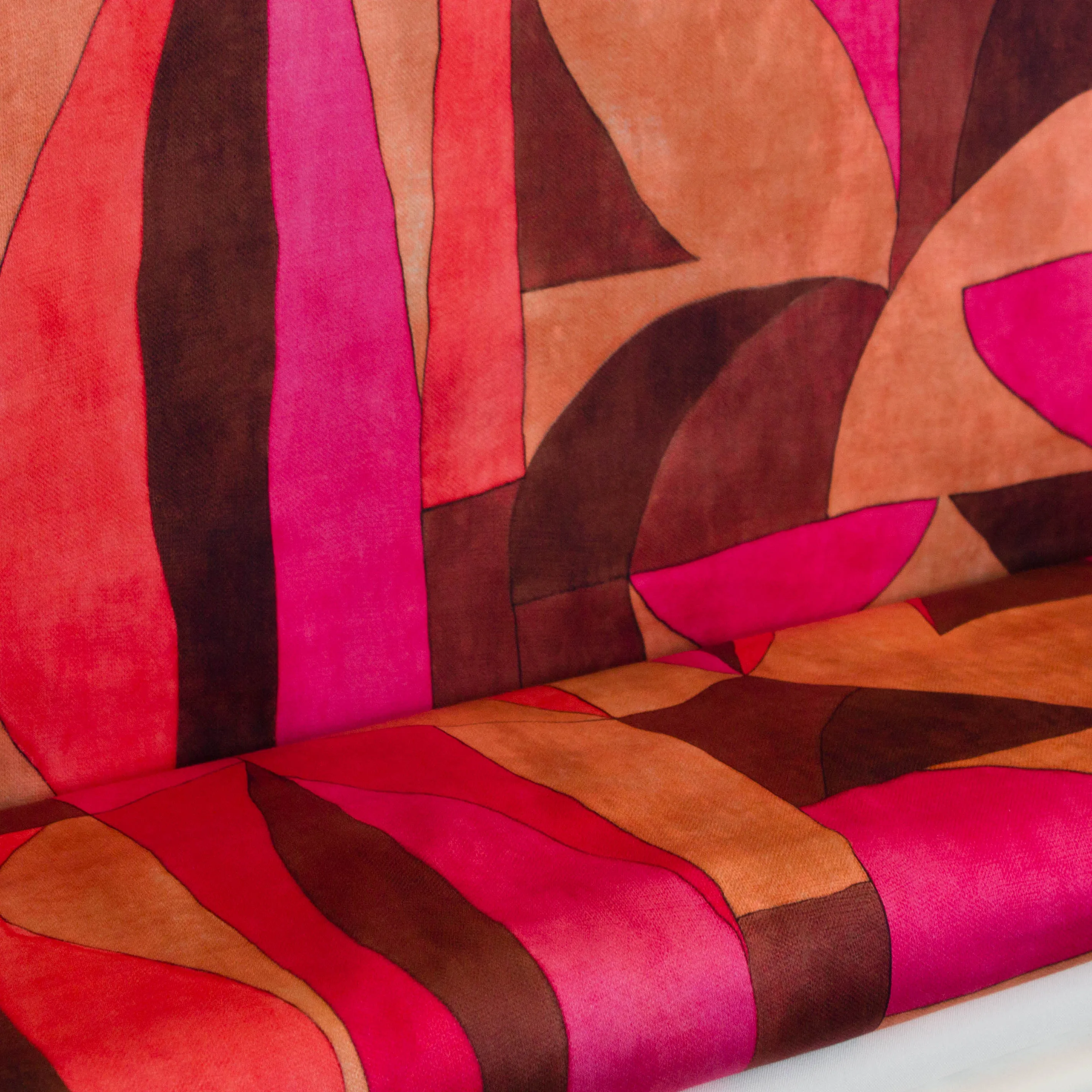 Italiaanse satijn katoen stretch rood bruin geometrische print