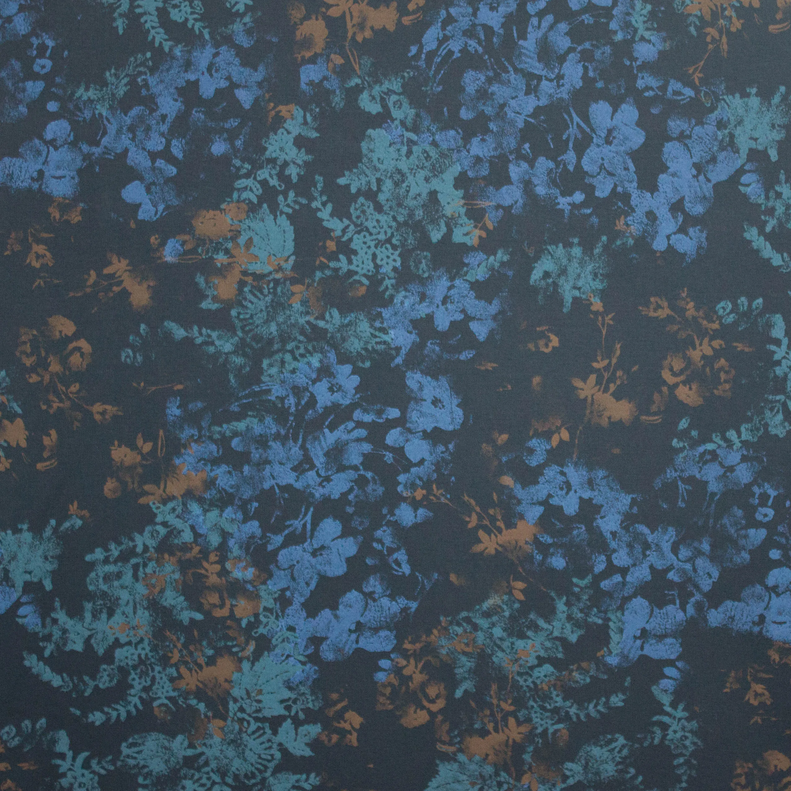 Dikke blauwe viscosetricot met bloemmotief
