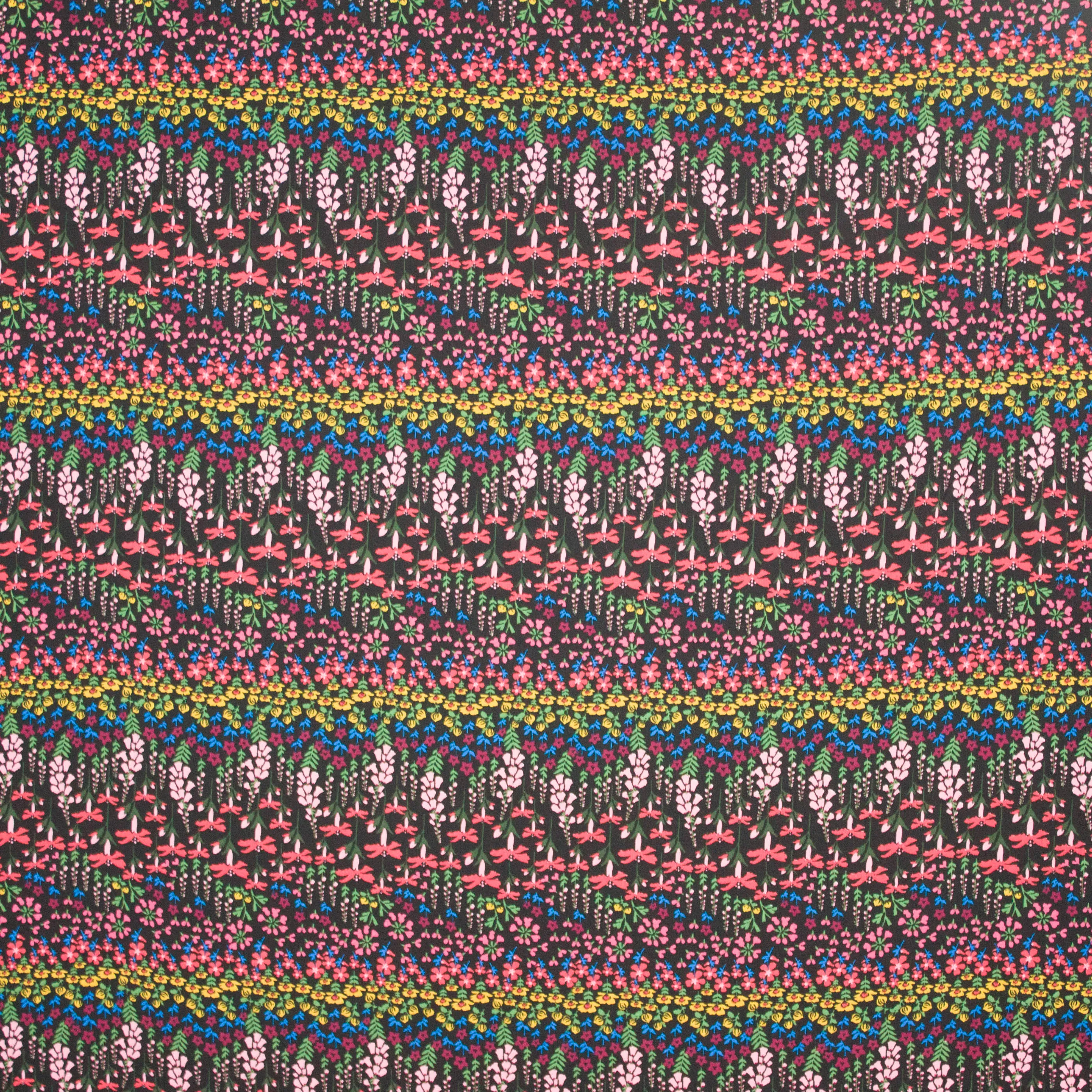 Zwarte viscose met bloemenmotief