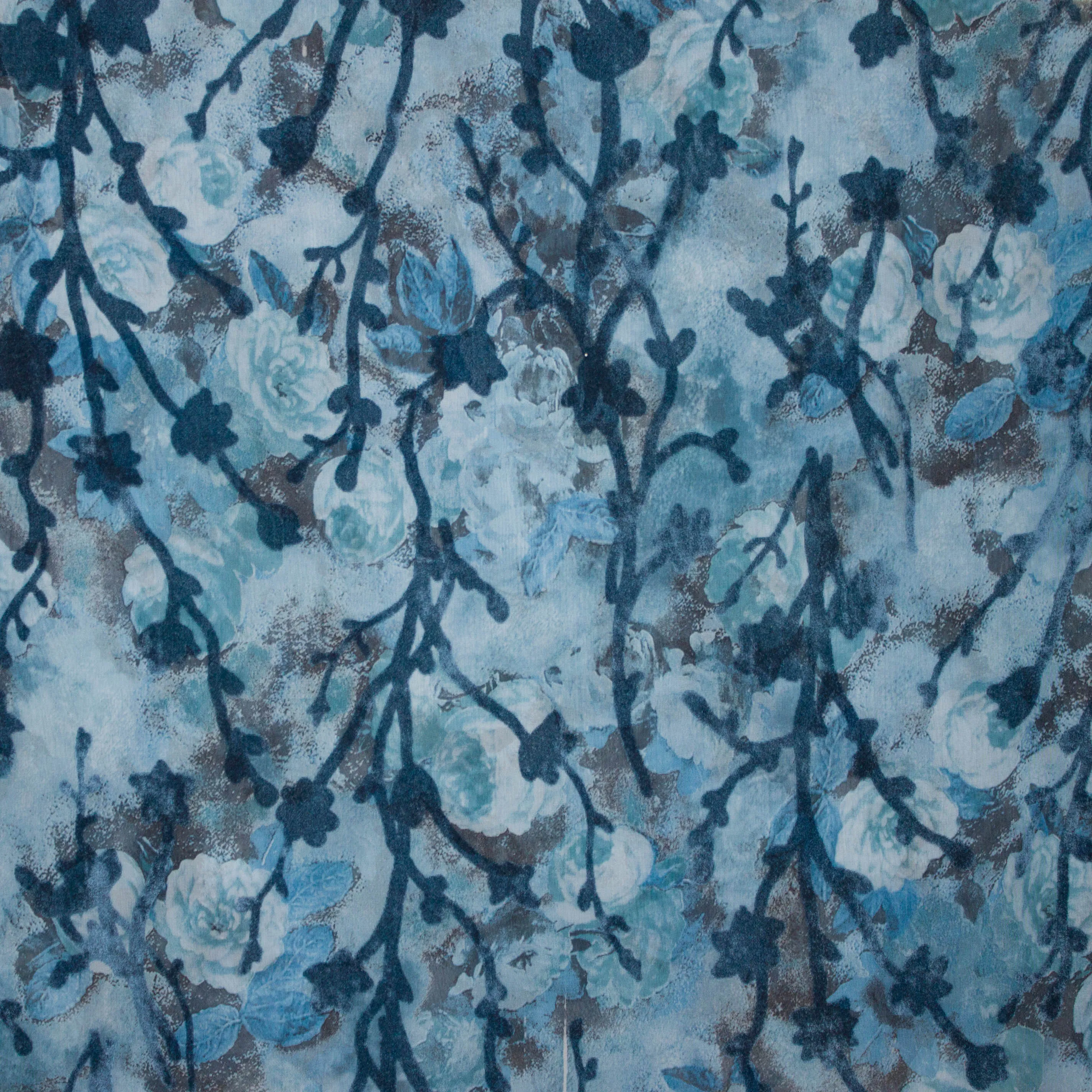 Blauwe doorzichtige viscose met bloemen