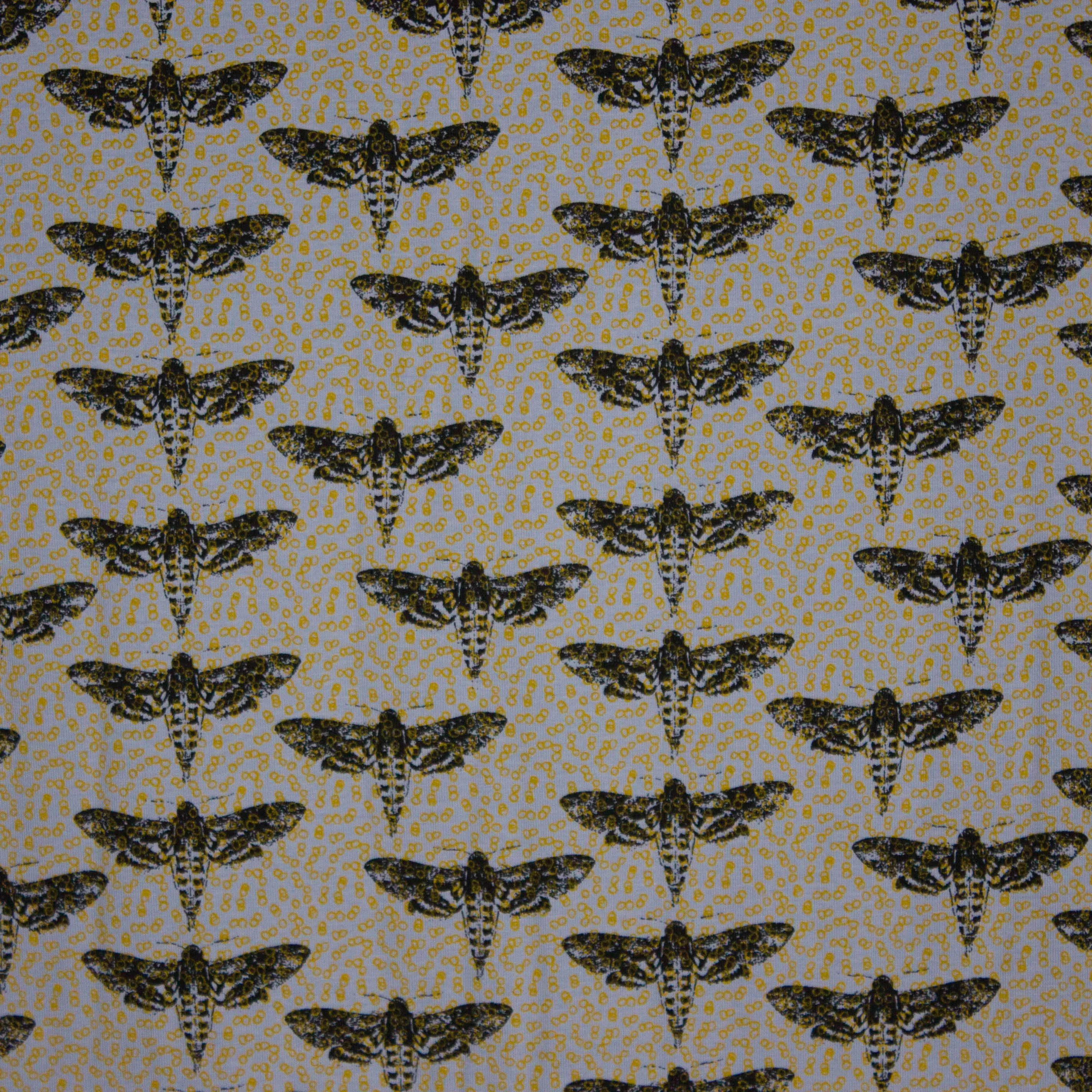 Tricot stof in lichtblauw met nachtvlinderprint