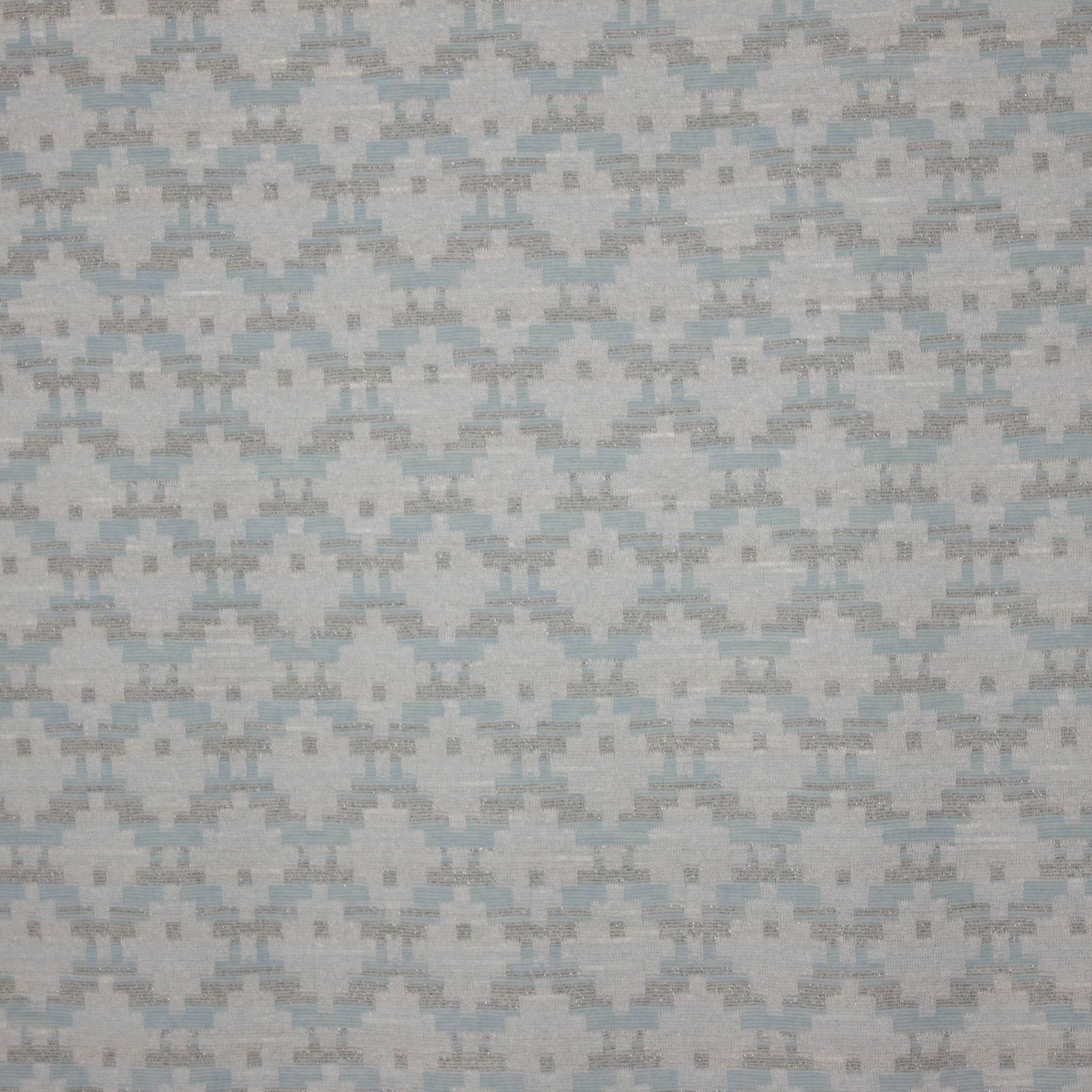 Fijn breitje met geometrische motief in wit, lichtblauw en zilveren glitter