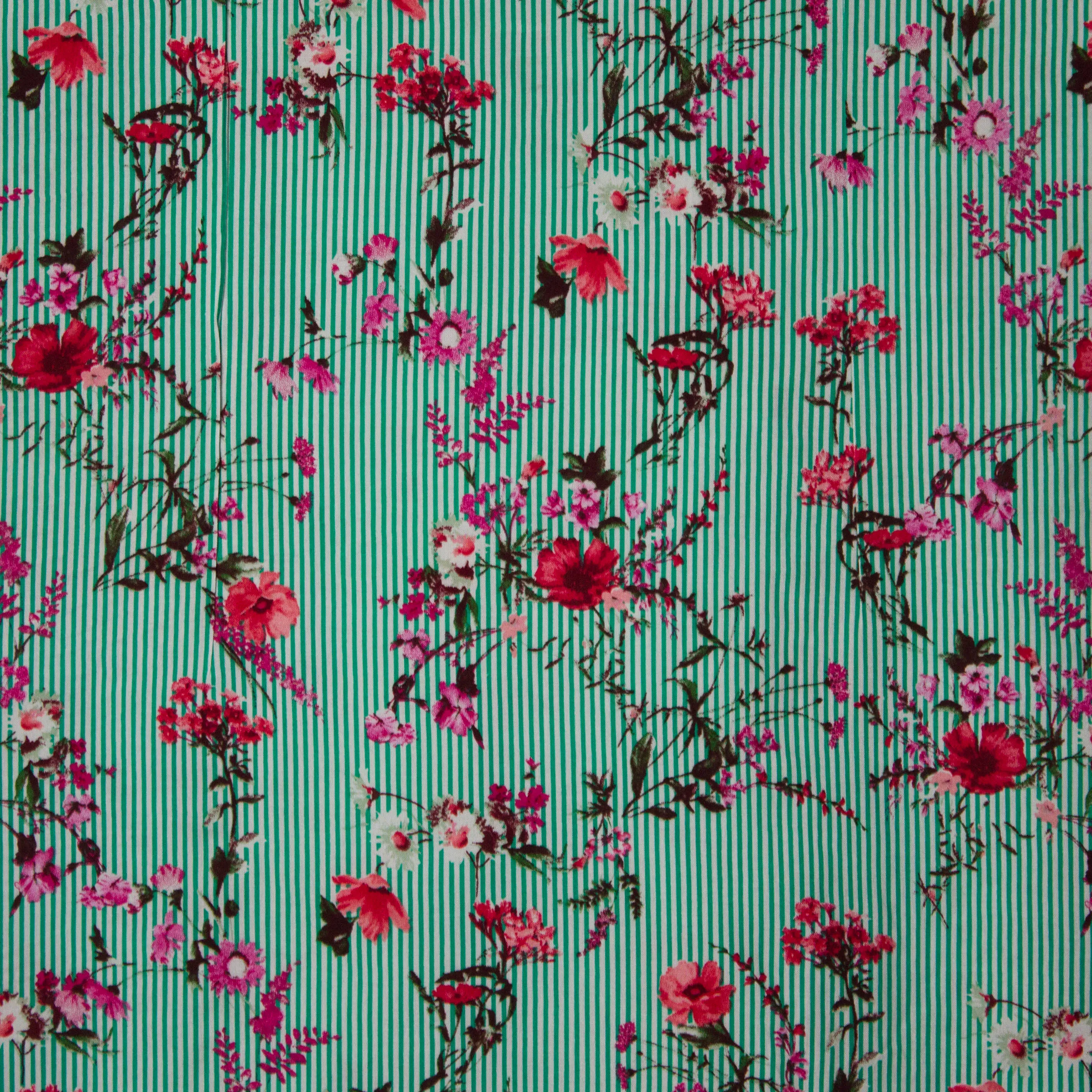 Viscose groen / wit gestreept met bloemen dessin