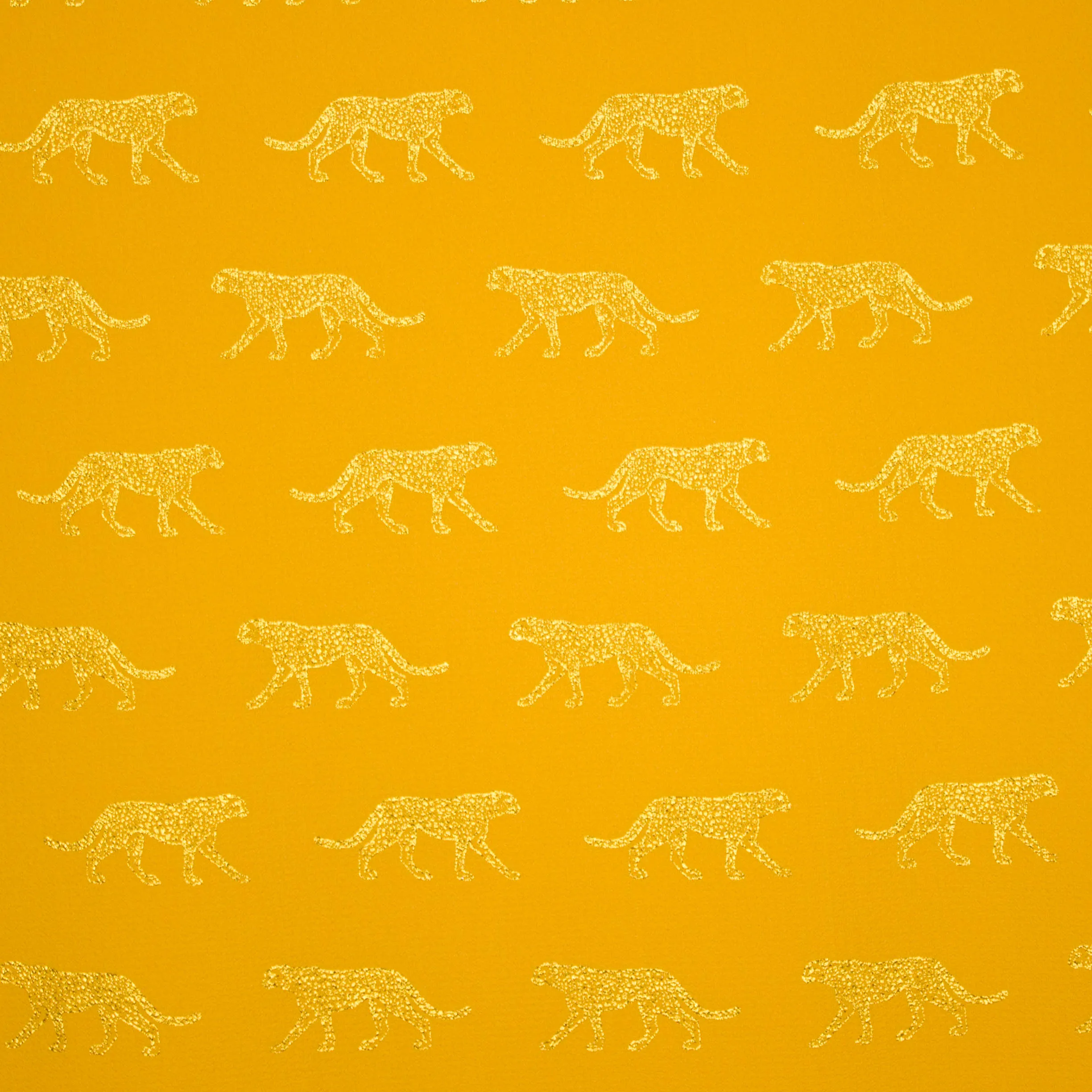 Polyester crêpe okergeel met gouden tijgerprint