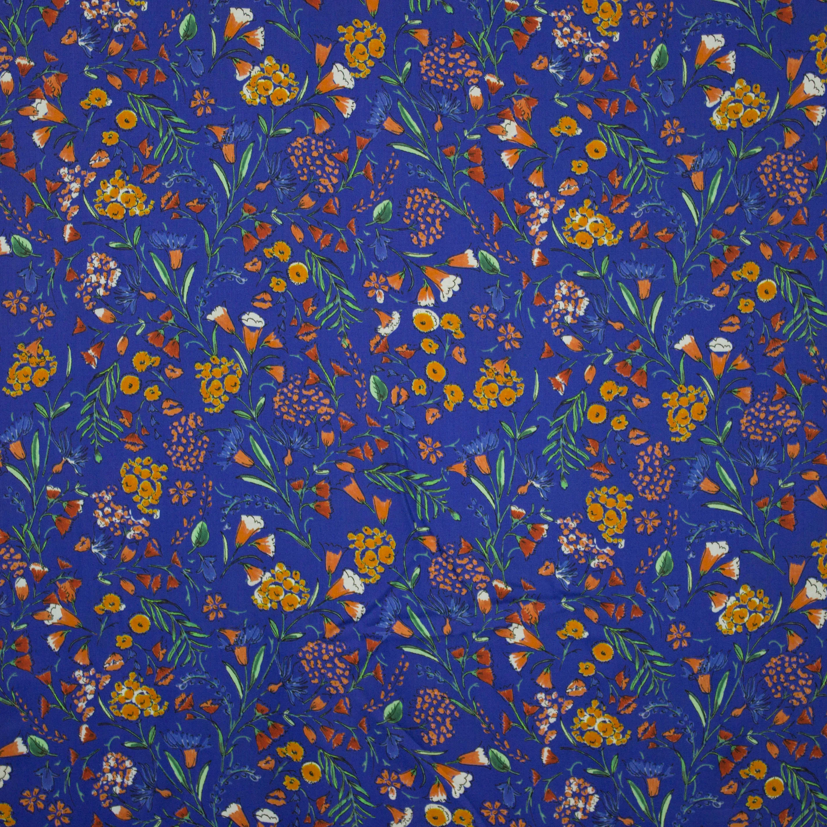 Blauwe Italiaanse viscose met bloemenmotief