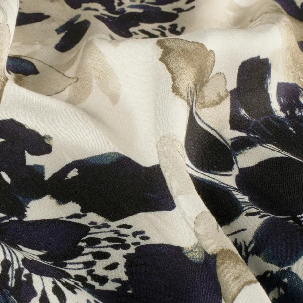 Viscose satijn wit met bloemen - My Image