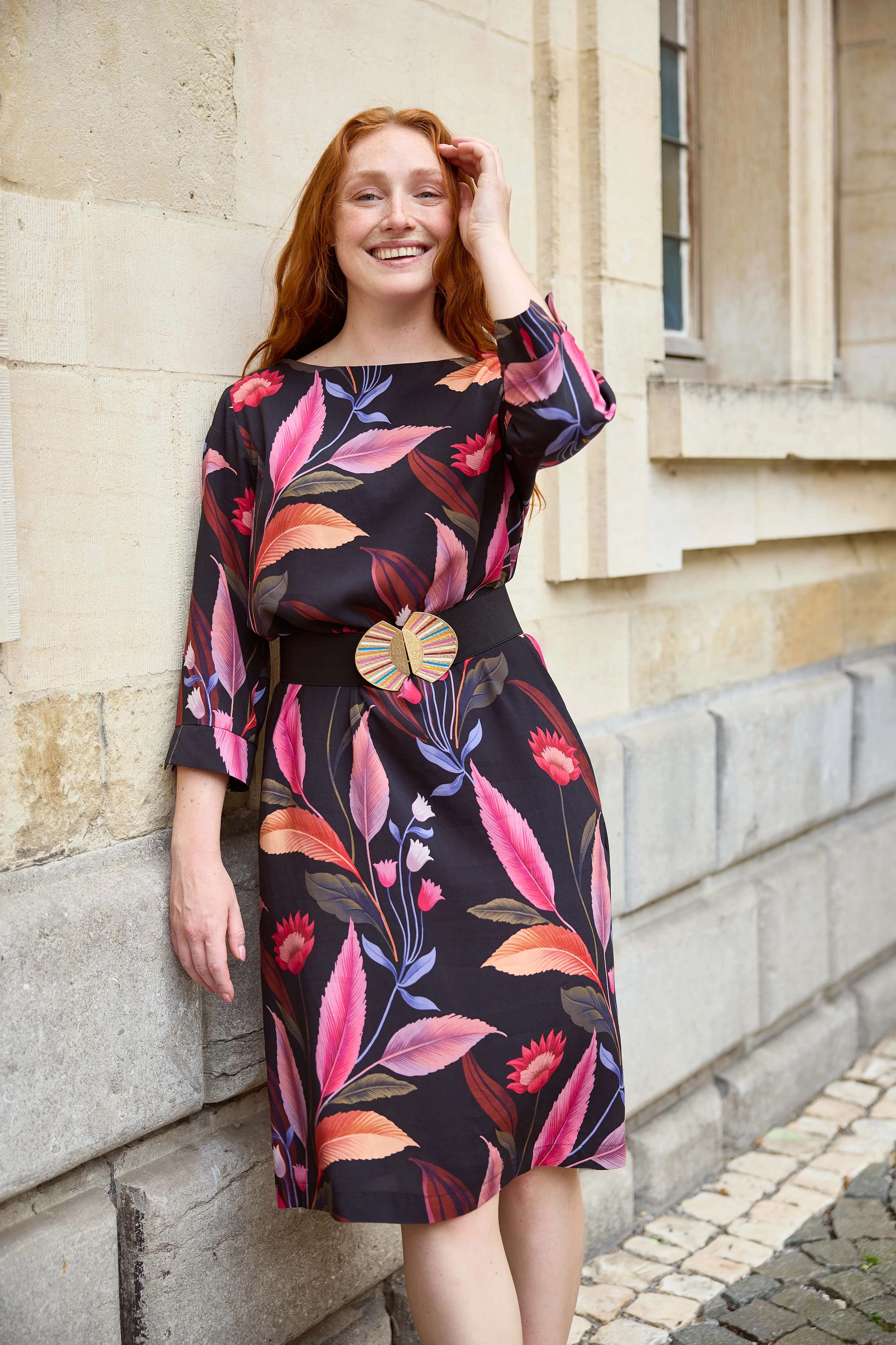 Viscose print zwart met kleurrijke bloemen- Atelier Jupe
