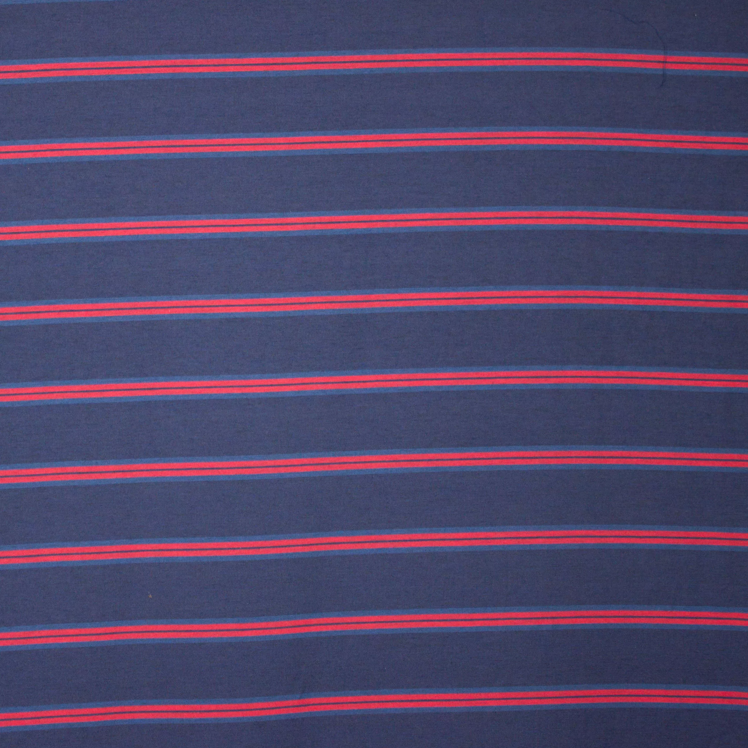 Donkerblauwe viscose - polyester mengeling met rode strepen