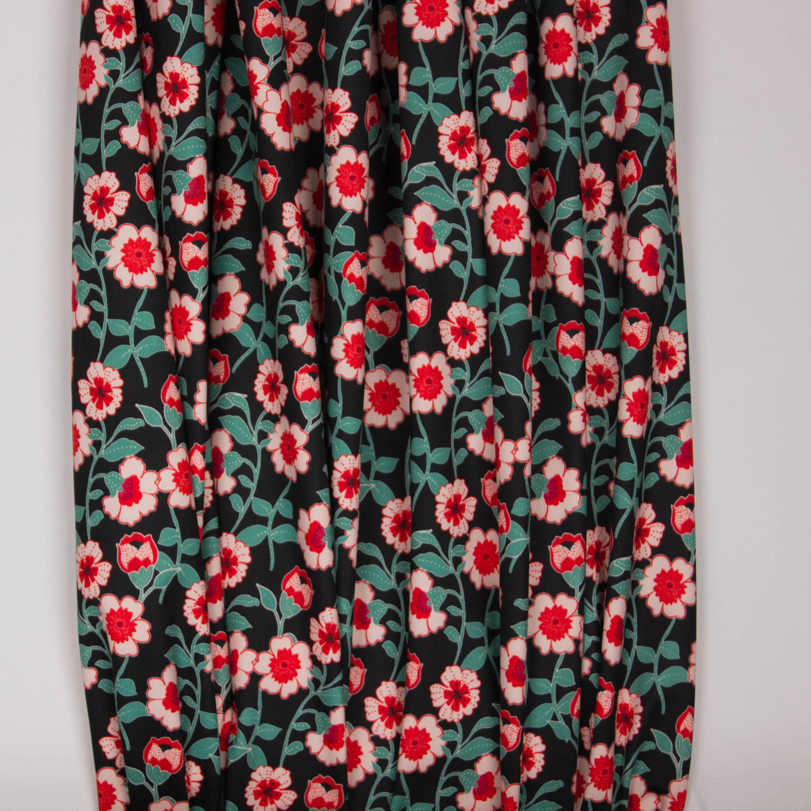 Zwarte scuba met bloemen van Penelope