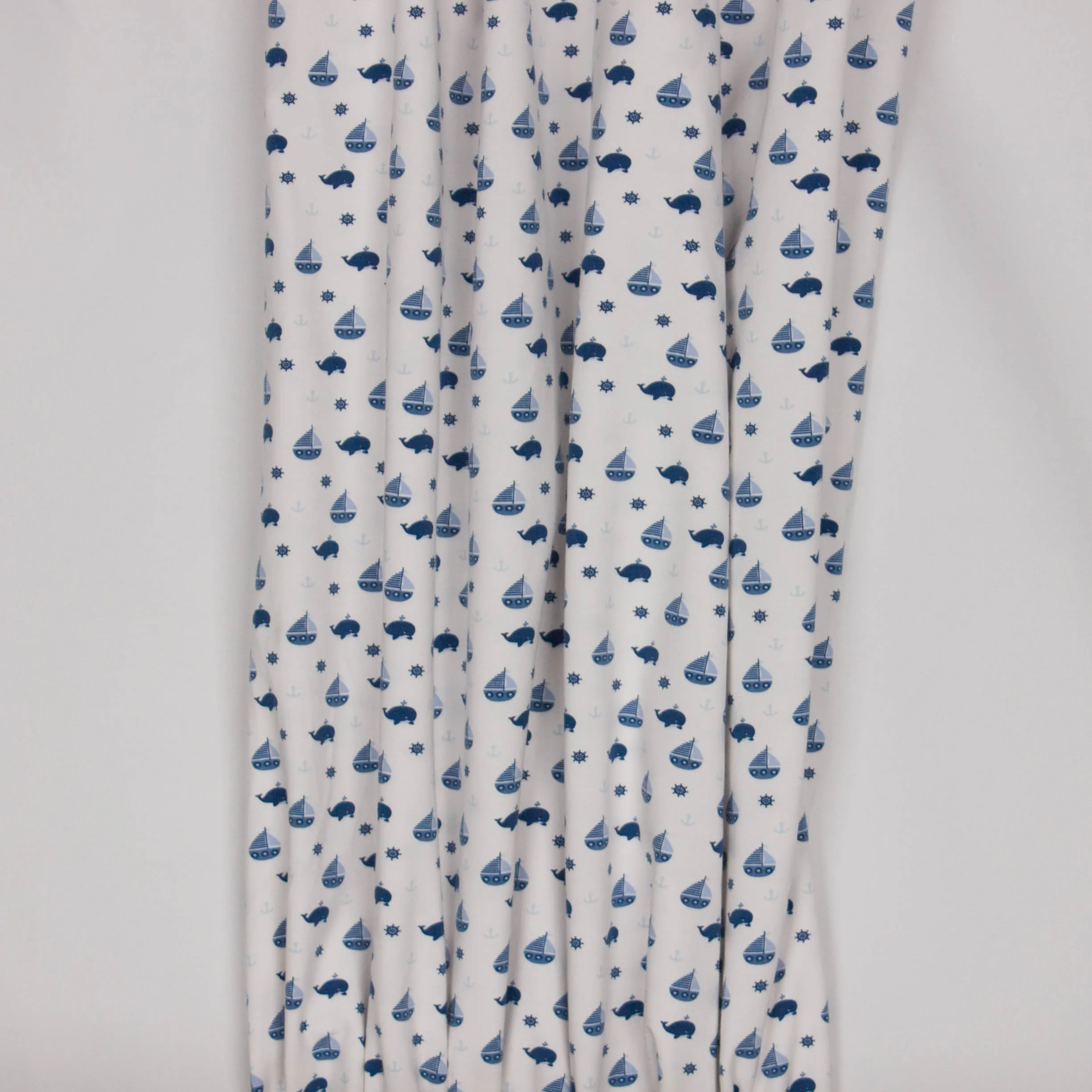 Witte tricot met blauwe 'zee' motieven