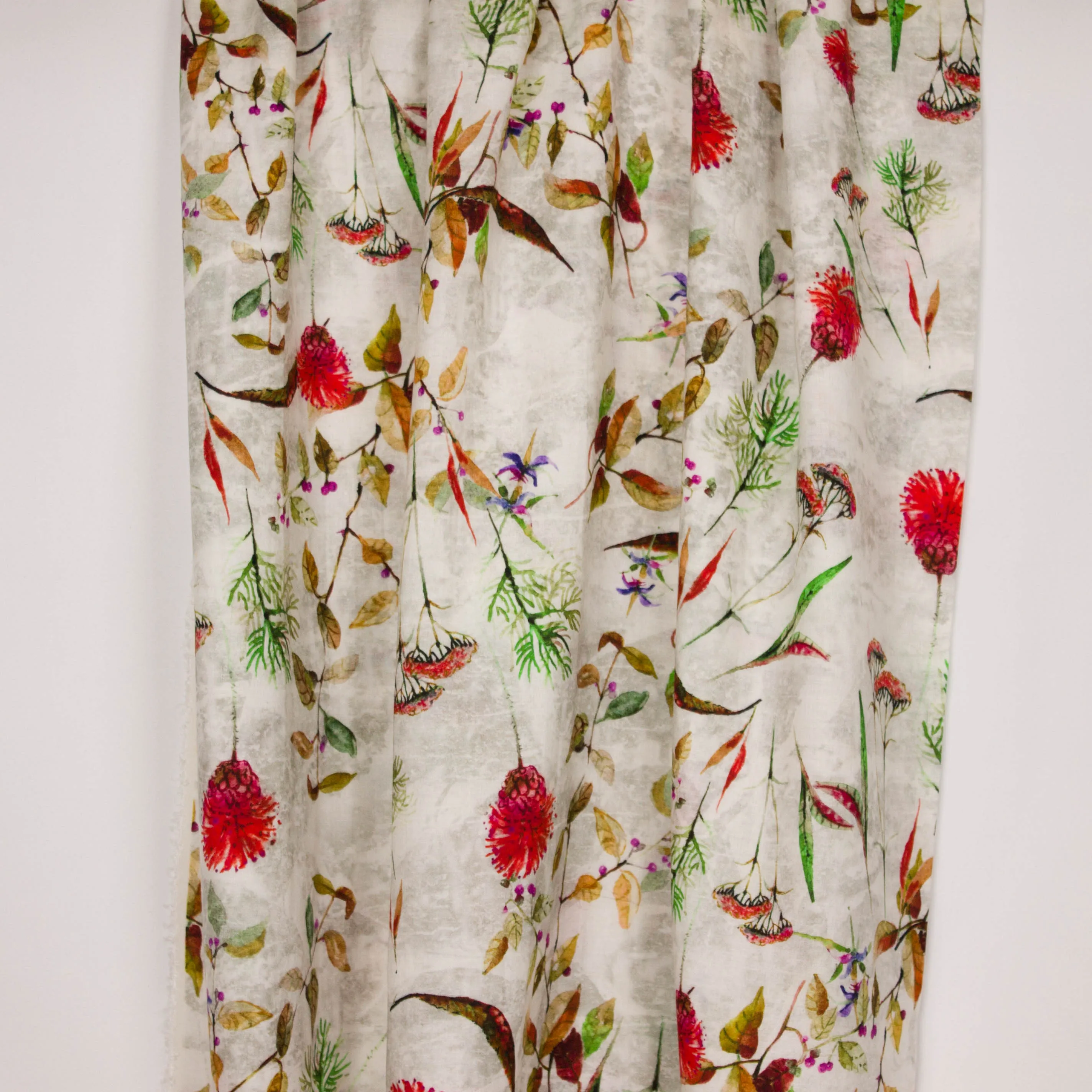 Ecru linnen / rayon met planten en bloemen