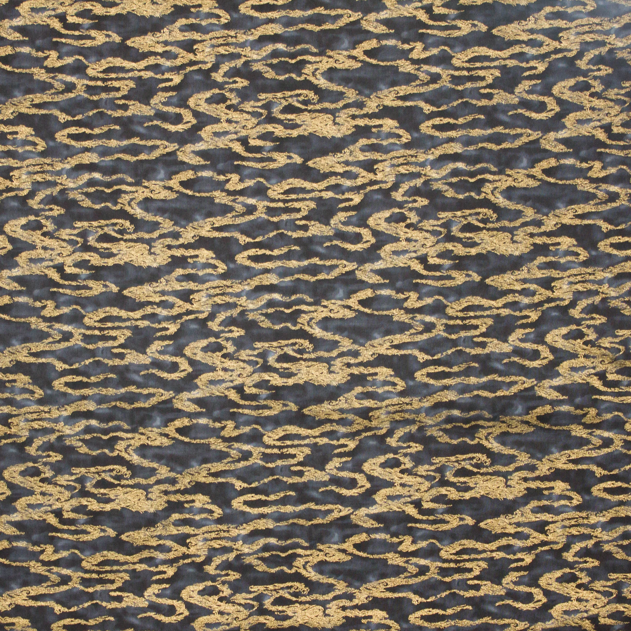 Landschap quilt met donkere wolken en gouddruk
