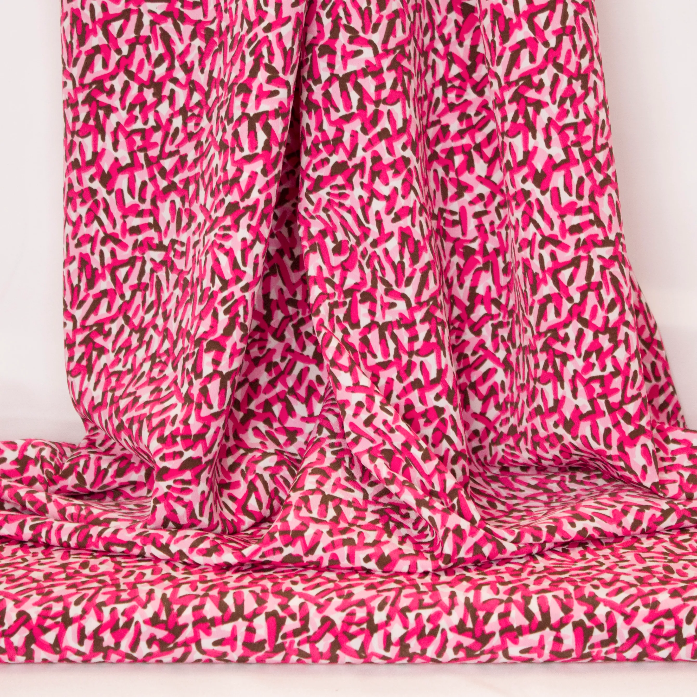 Polyester wit met roos motief