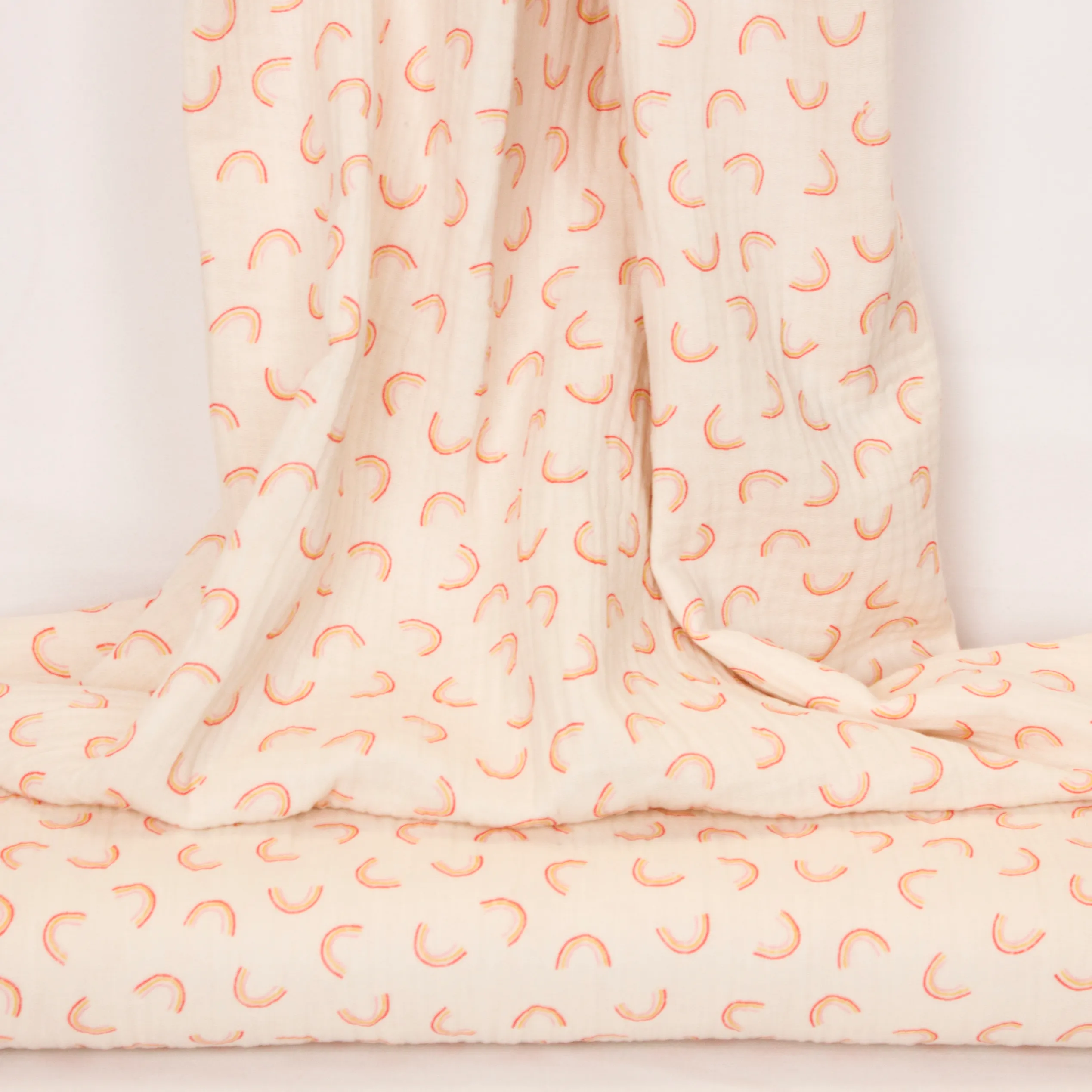 Beige double gauze met regenbogen van Poppy