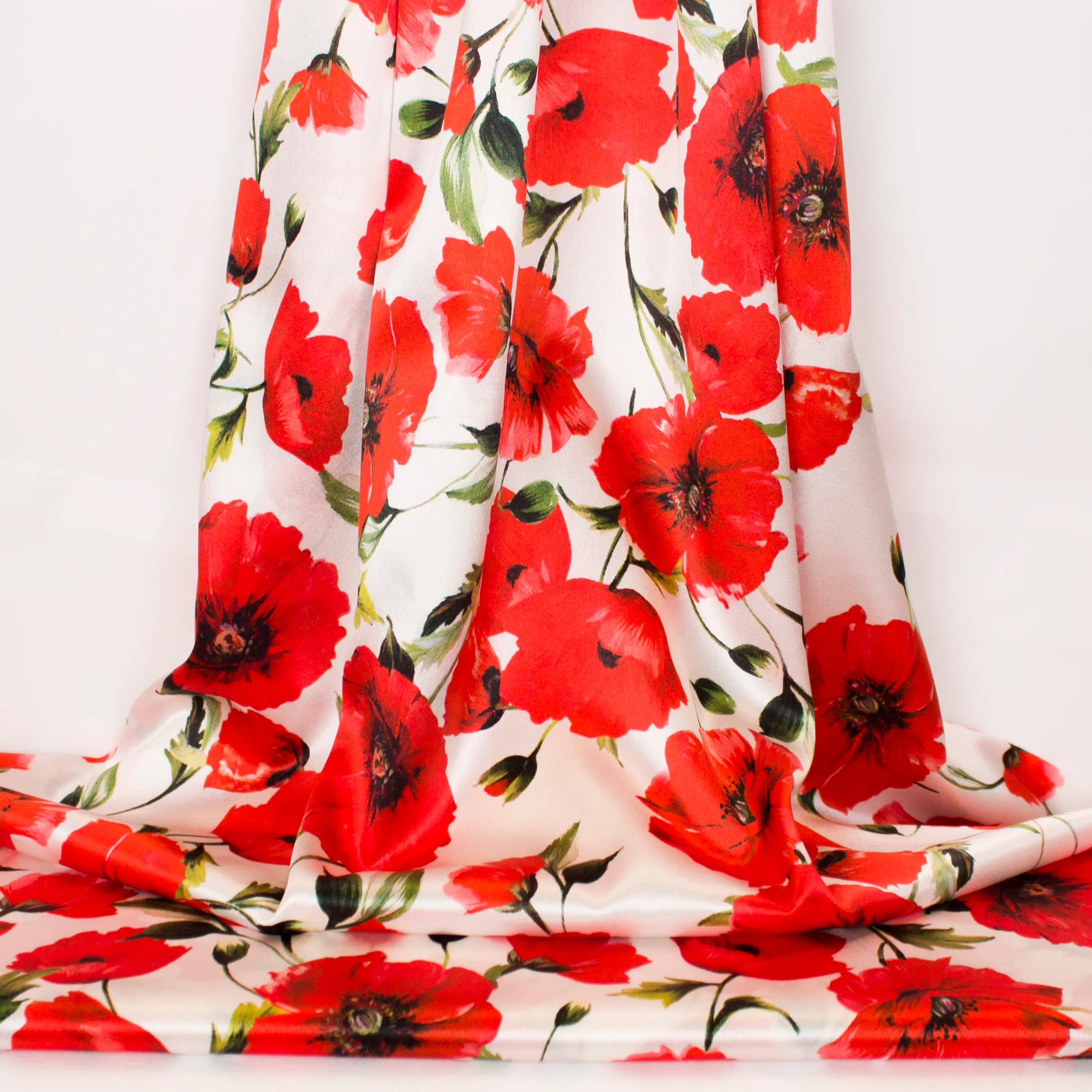 Witte rekbare zijde met klaprozen van Alta Moda