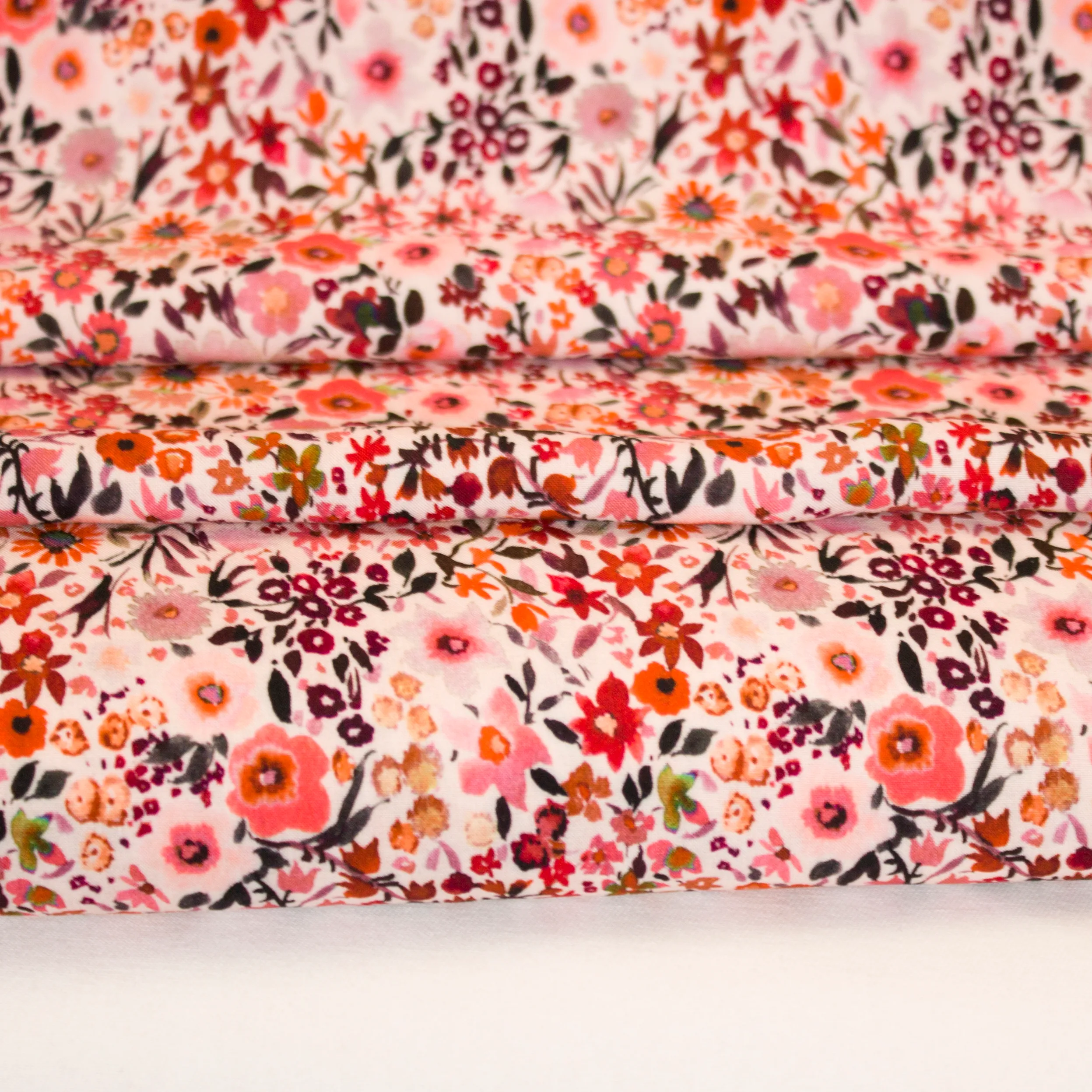 Viscose met roze bloemenprint