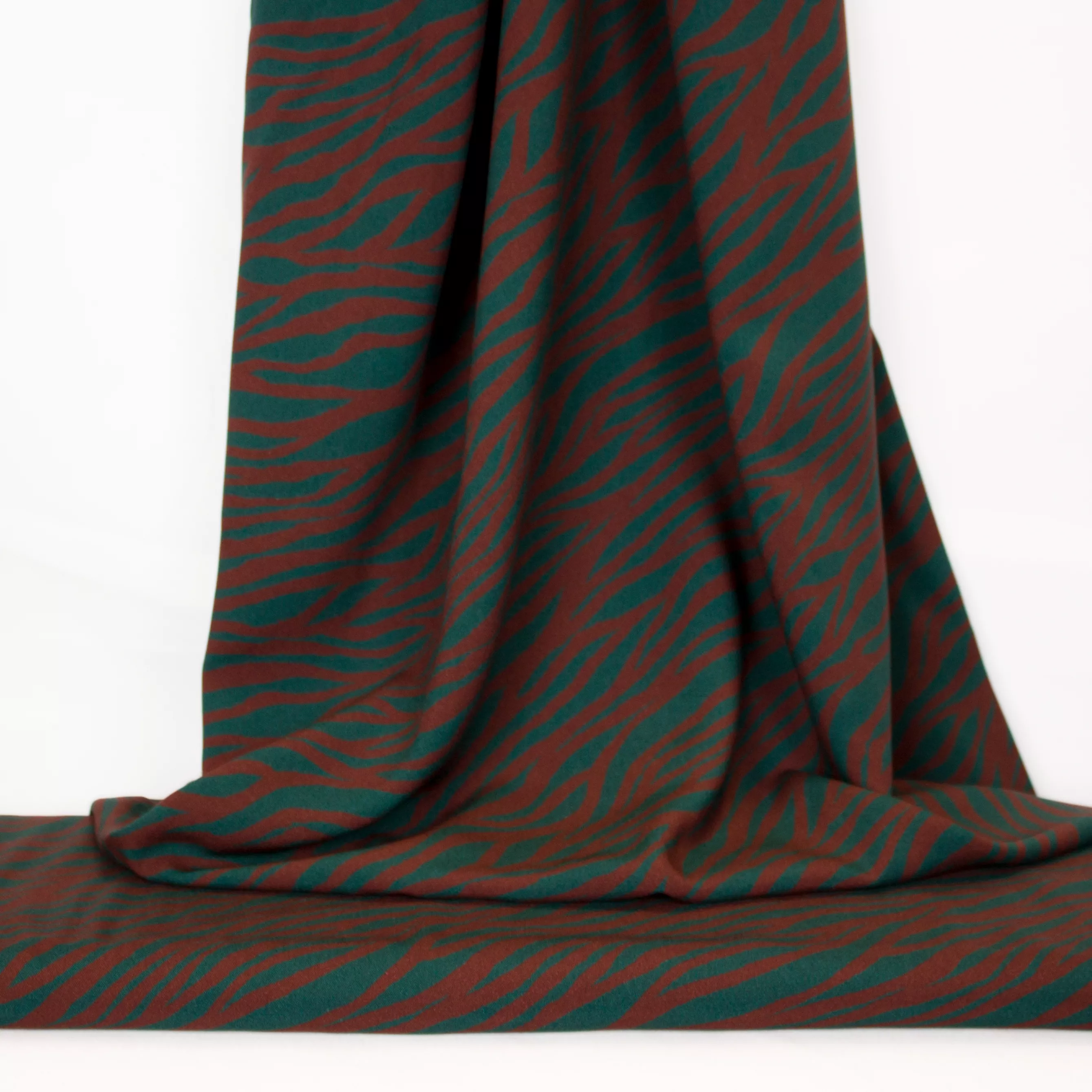Groene viscose met donker rode strepen