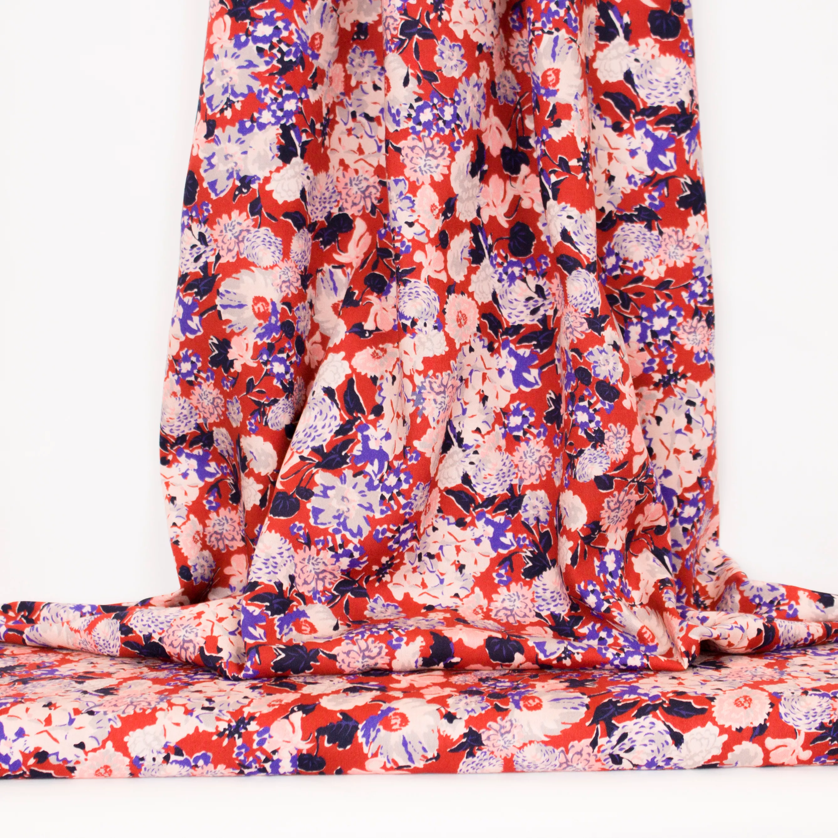 Rode viscose met bloemen van La Maison Victor