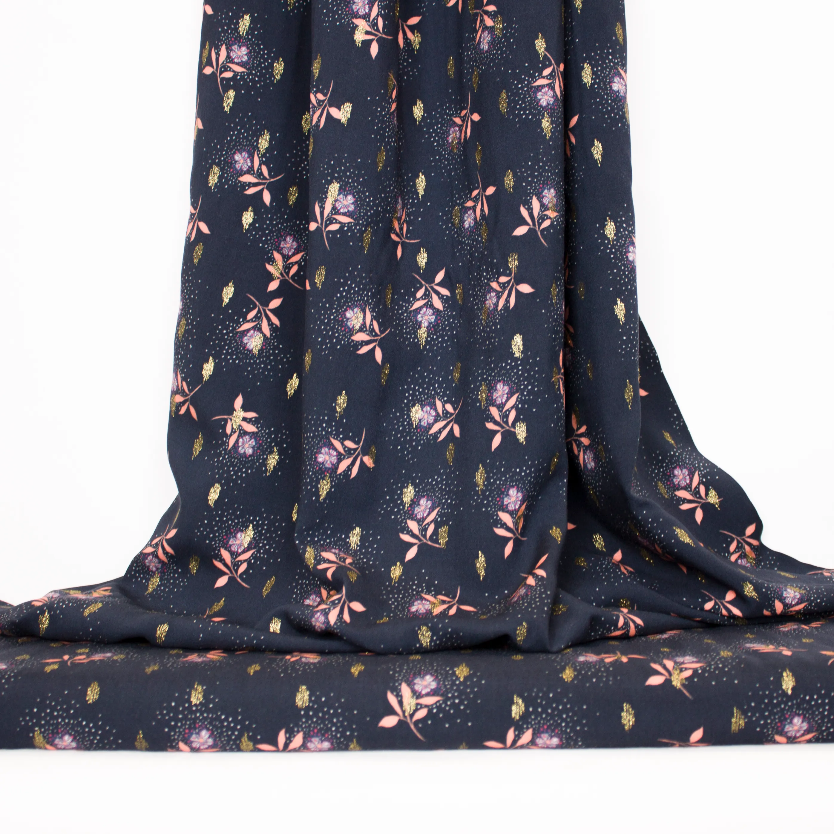 Donker blauwe viscose met gouden metaaldraad