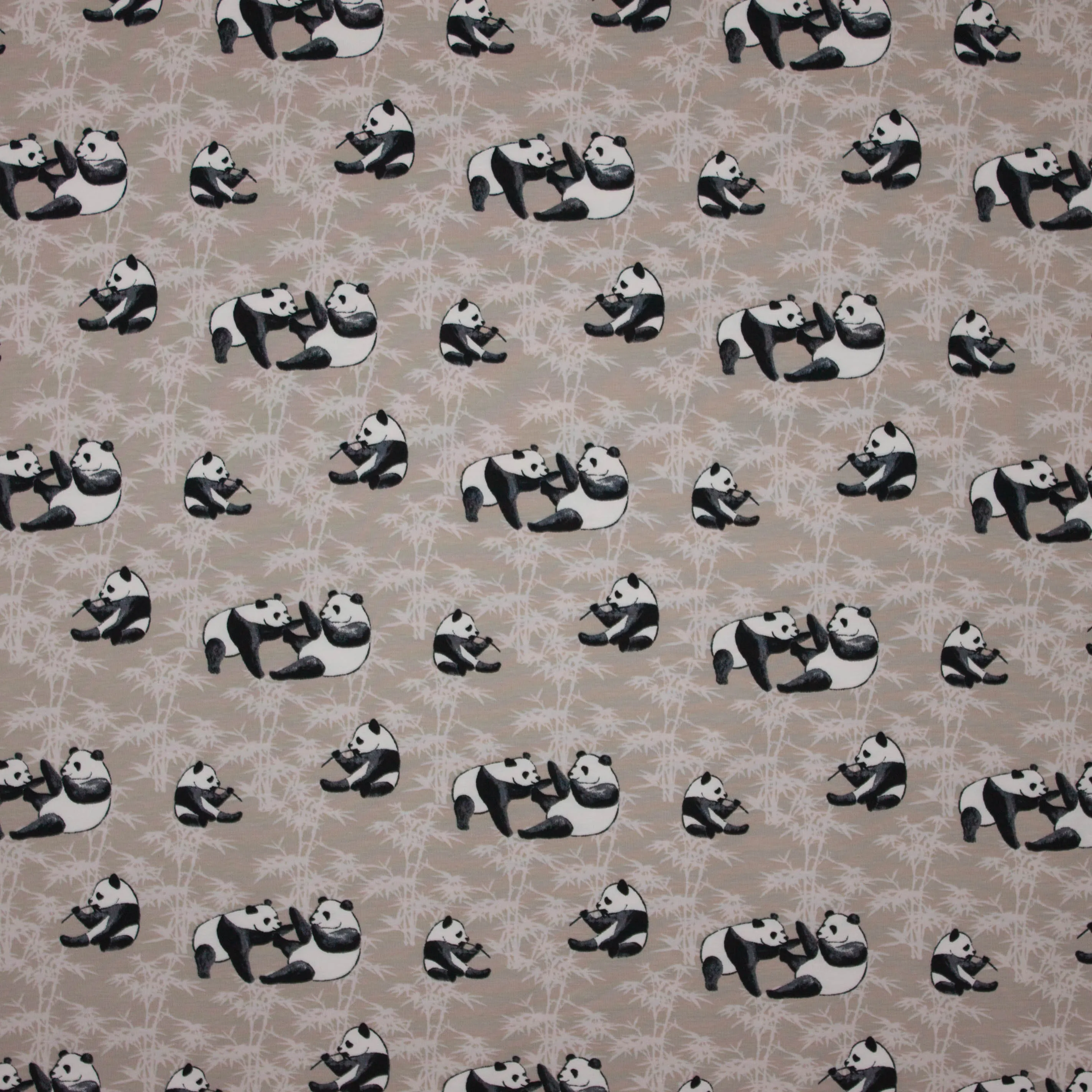 Beige tricot met panda's en  bamboe motief
