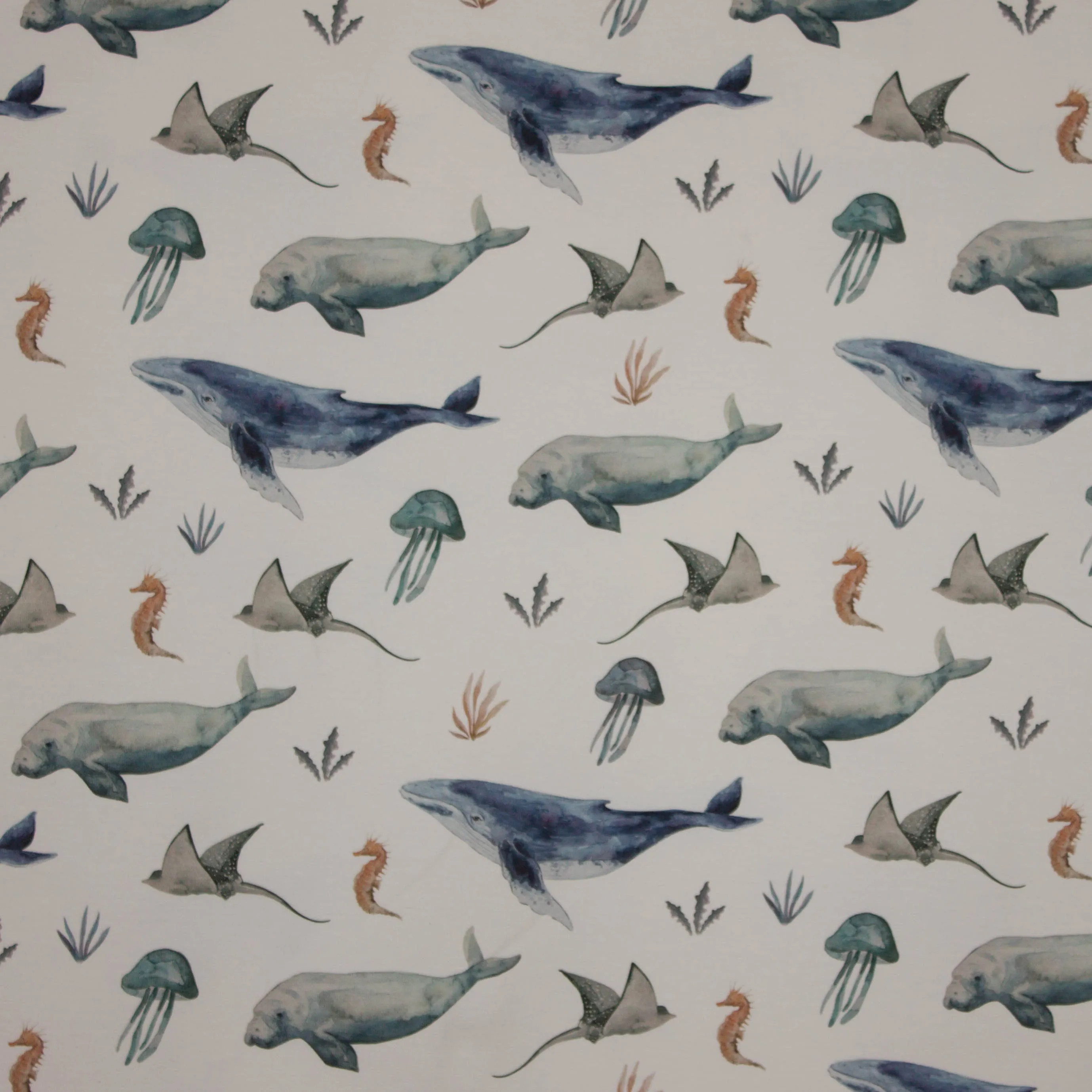 Ecru tricot met zeeleven motief van family fabrics