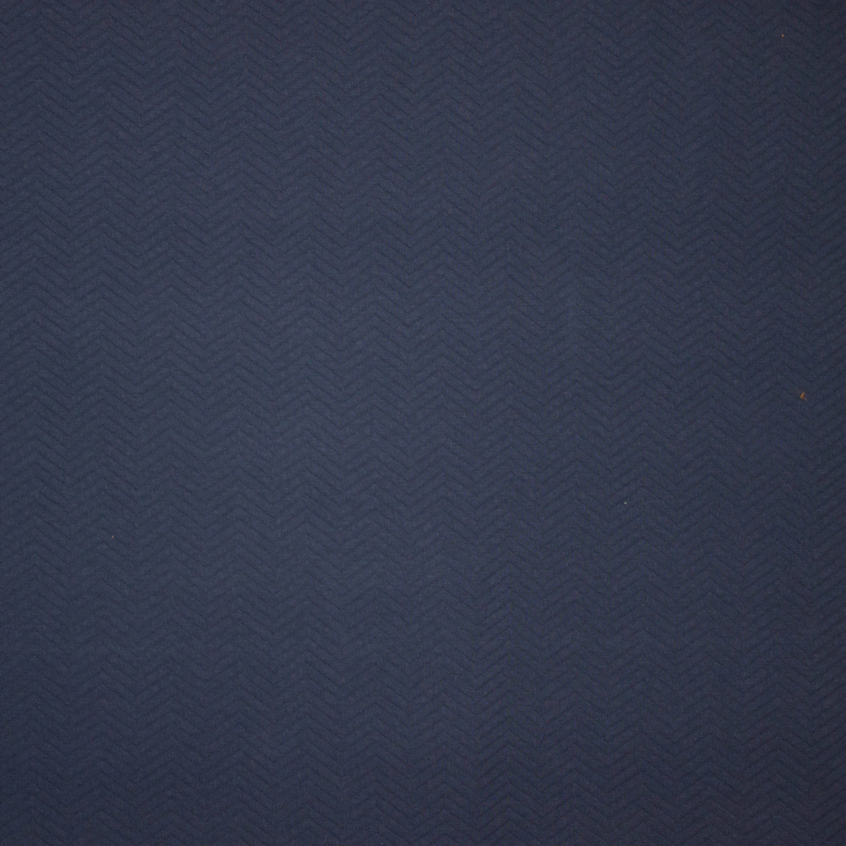 Marineblauwe organische chevron quilt 'Dark Navy' van 'Mind The Maker'