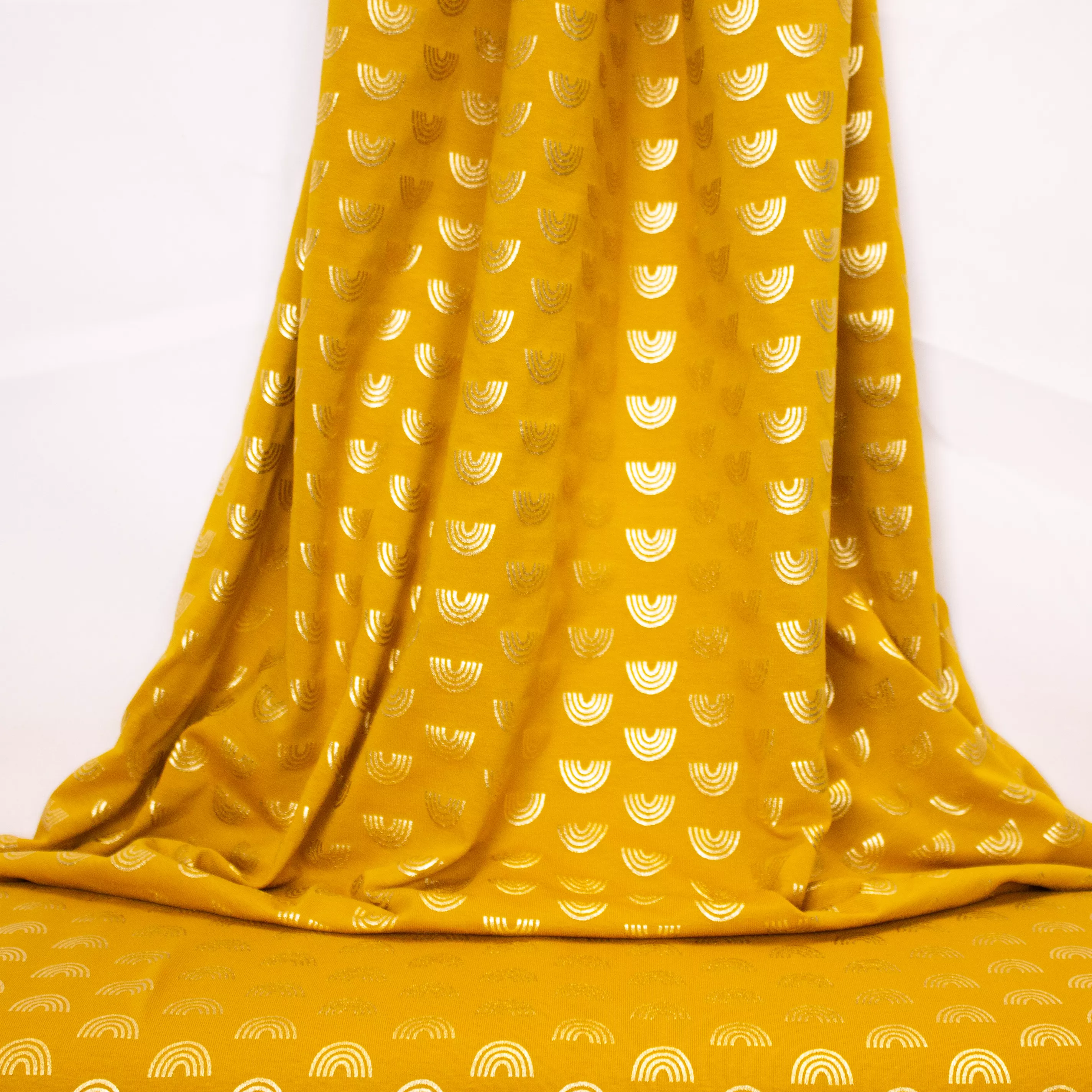 Oker Tricot met Gouden Regenbogen
