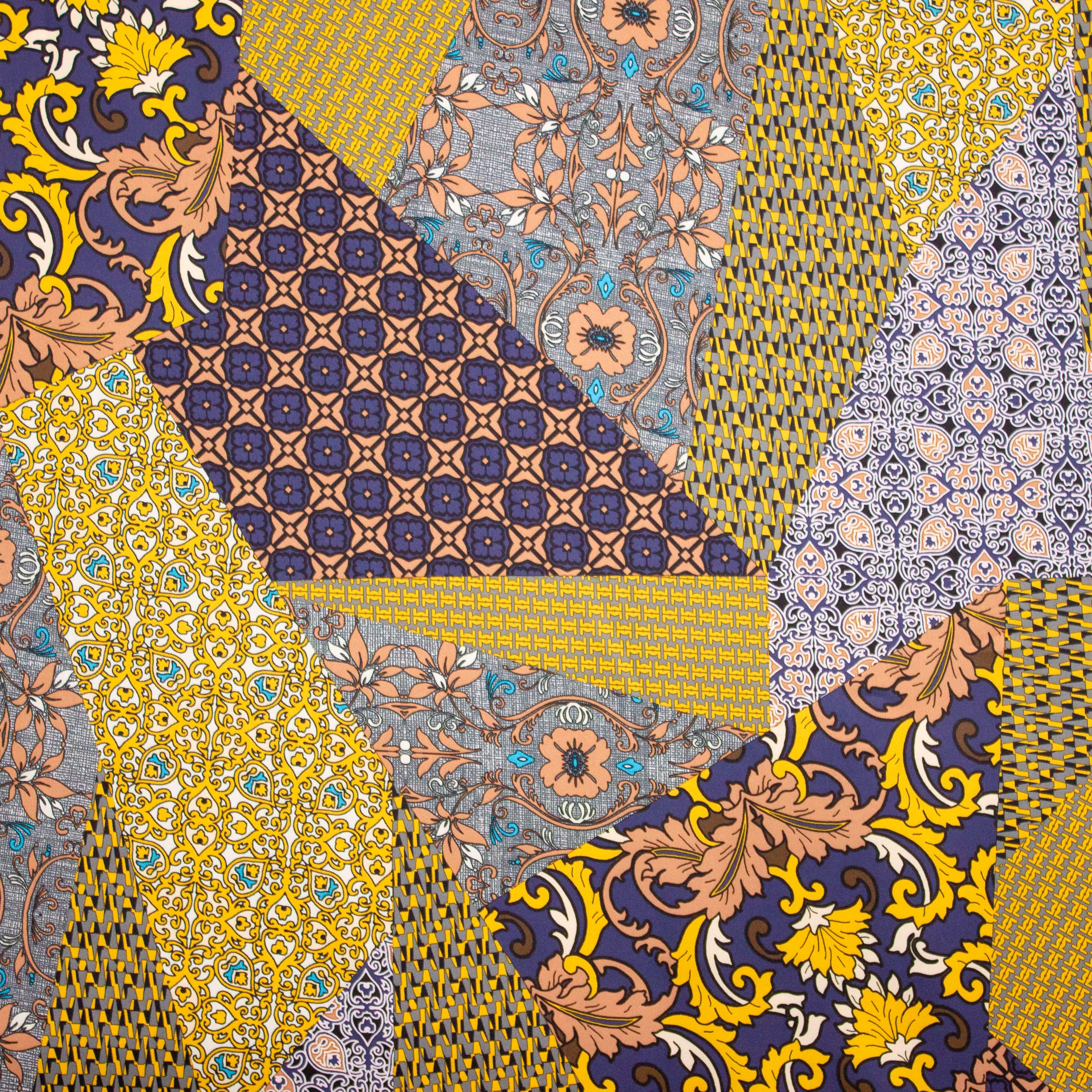 Polyester Satijn met Sierlijke Print