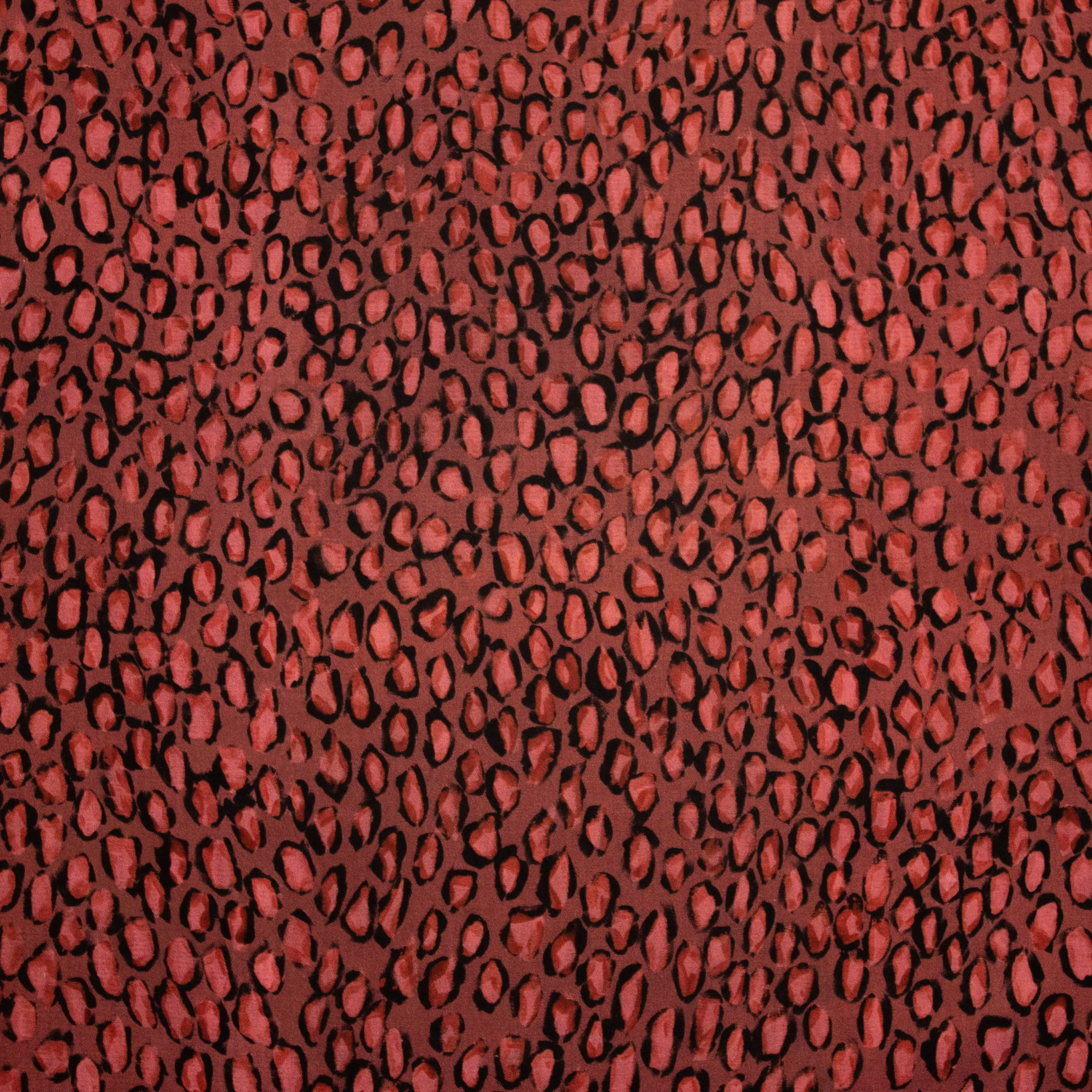 Rode viscose met zwarte luipaardprint