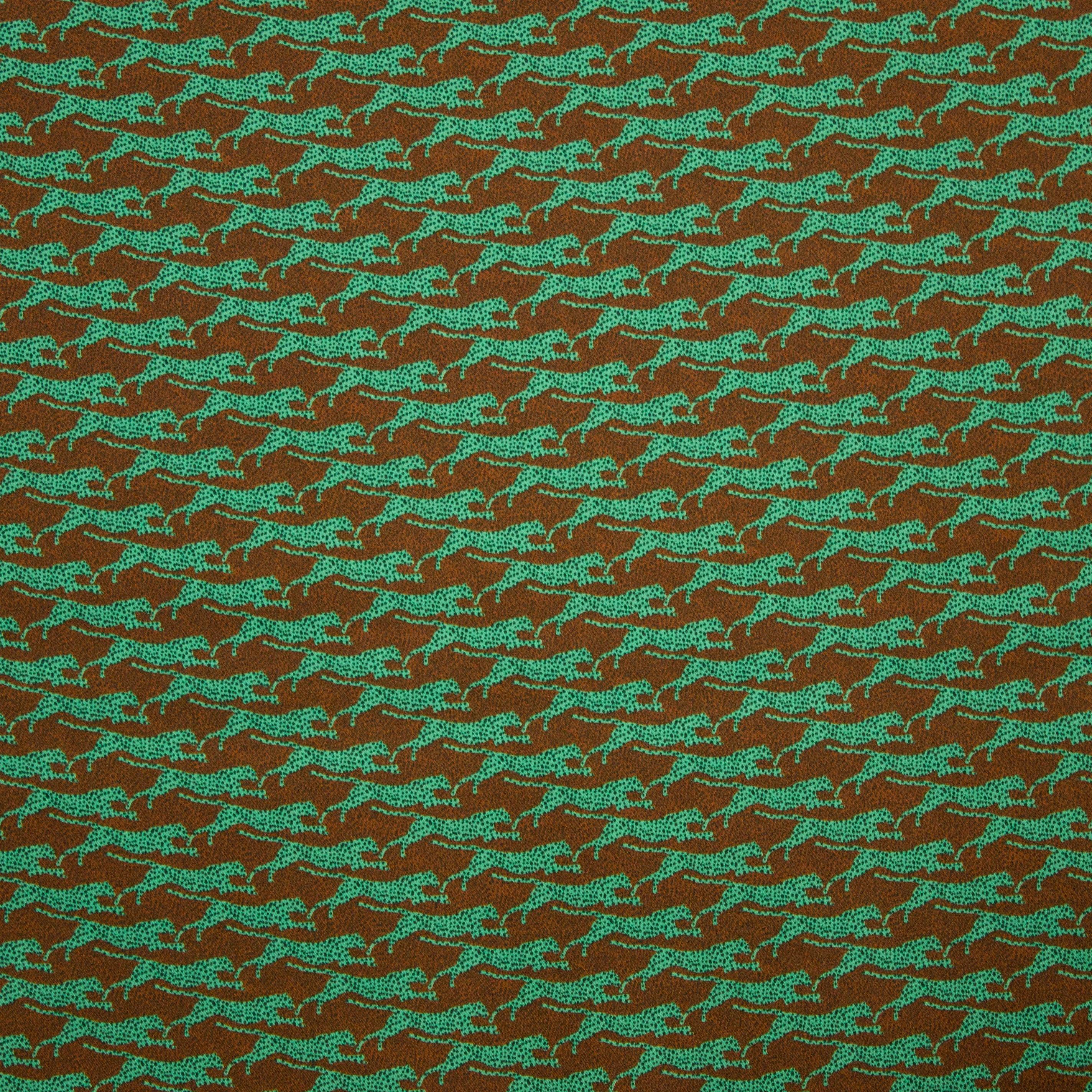 Soepelvallende polyester met luipaard
