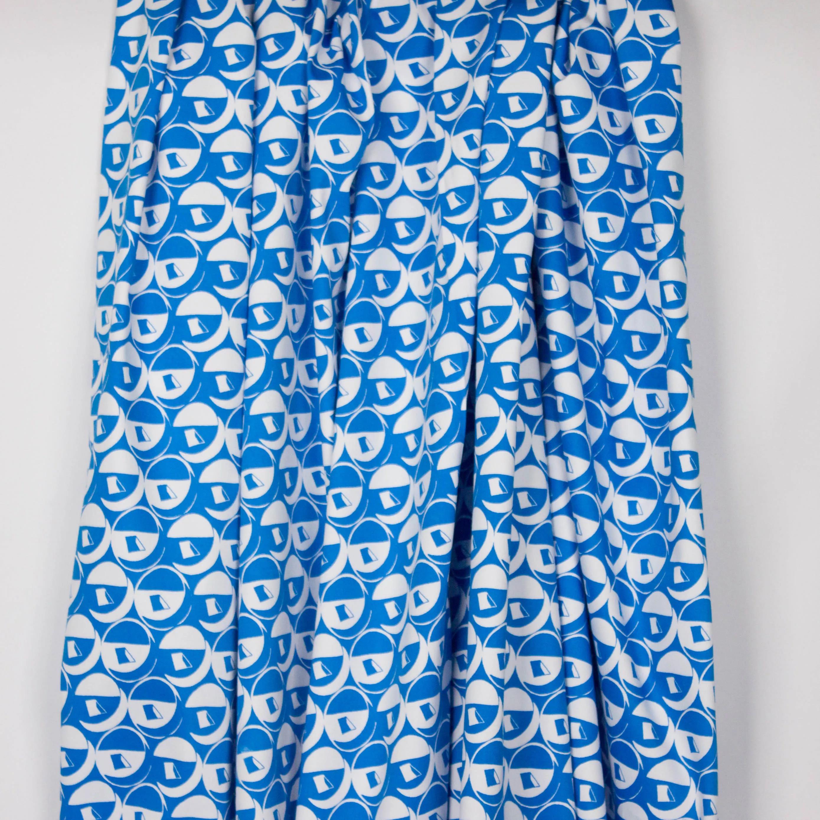 Rekbare katoen met abstract motief in blauw / wit van "Burda Style"