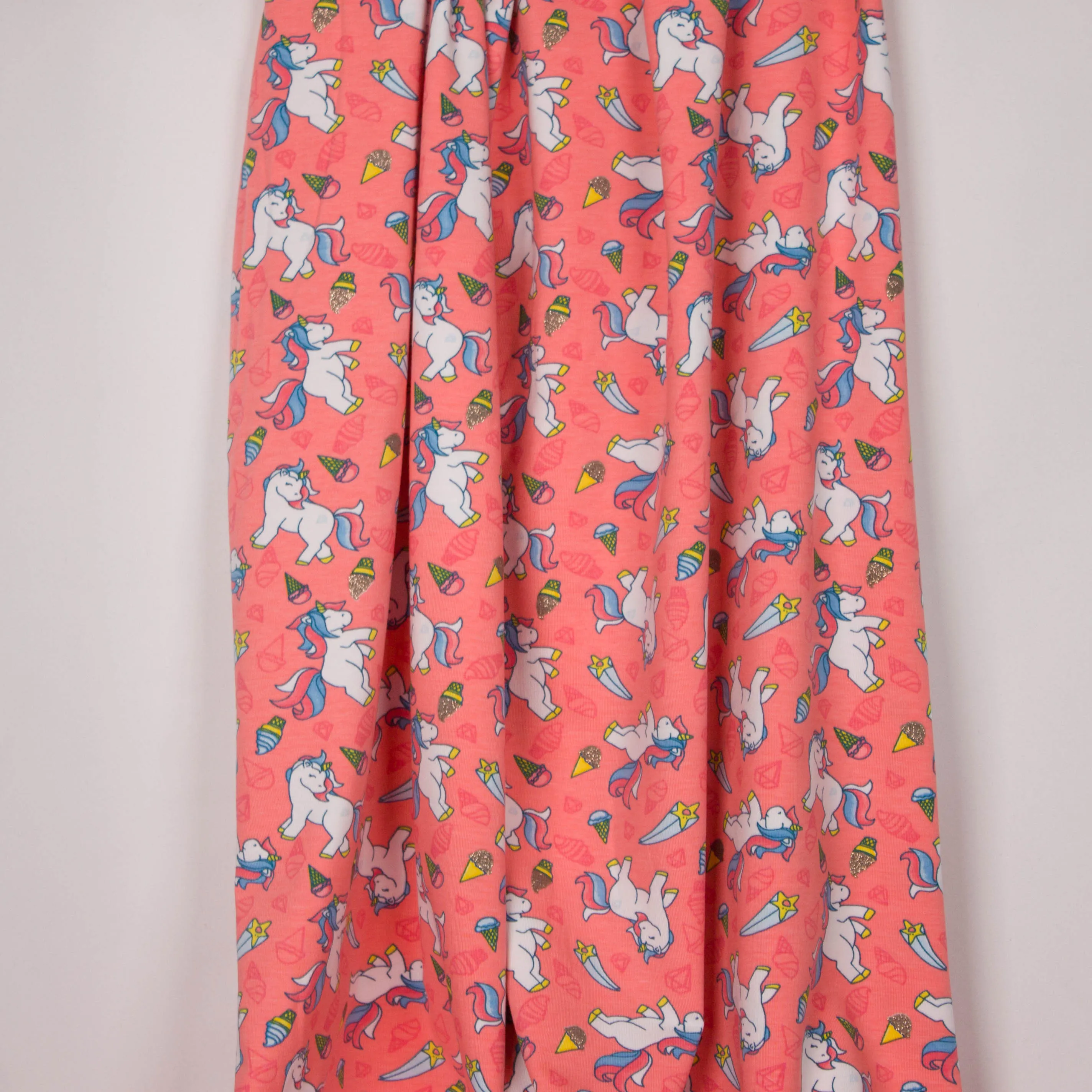 Zalmroze tricot met eenhoorns en ijsjes "Glitter Unicorn" van Poppy