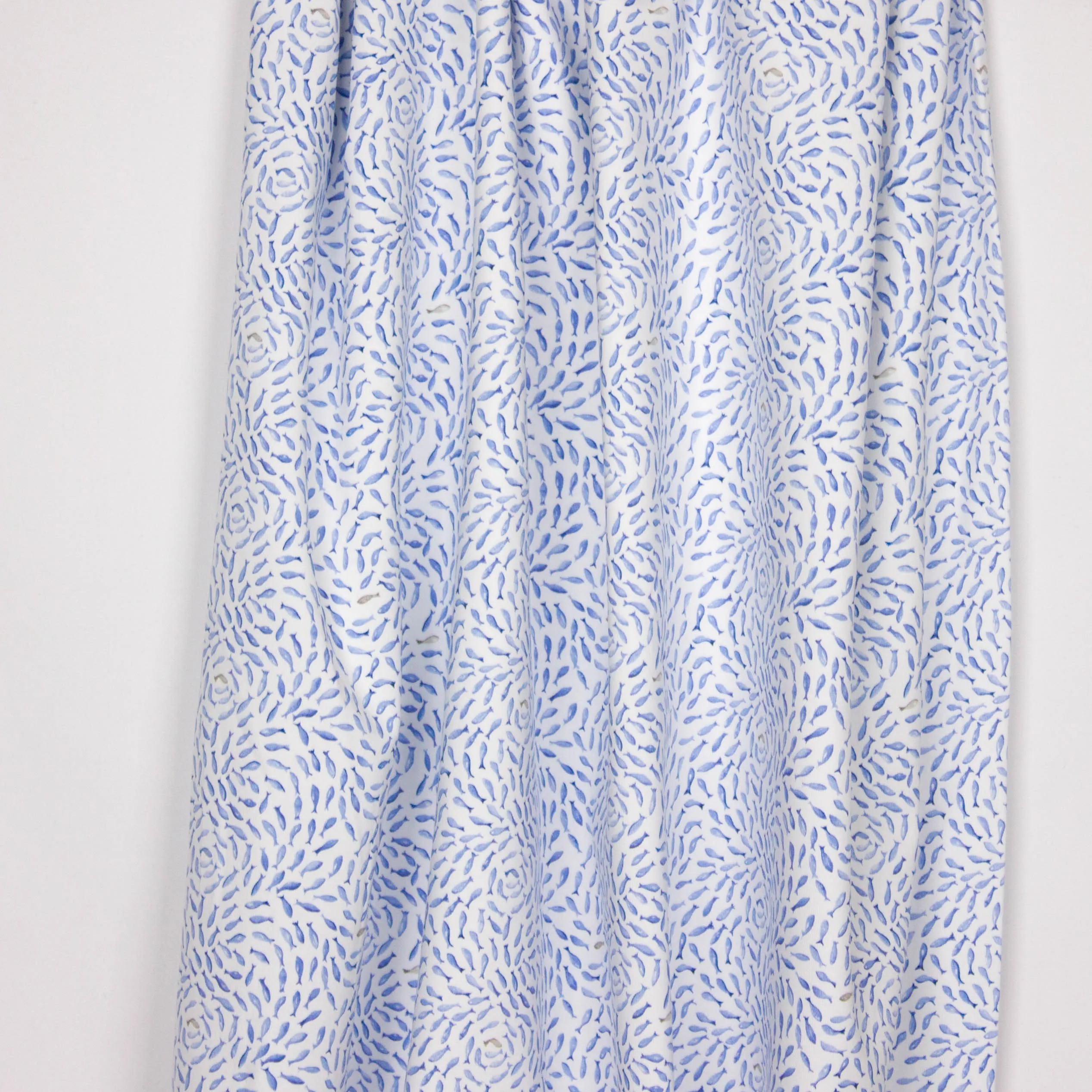 Witte tricot met blauwe en grijze visjes