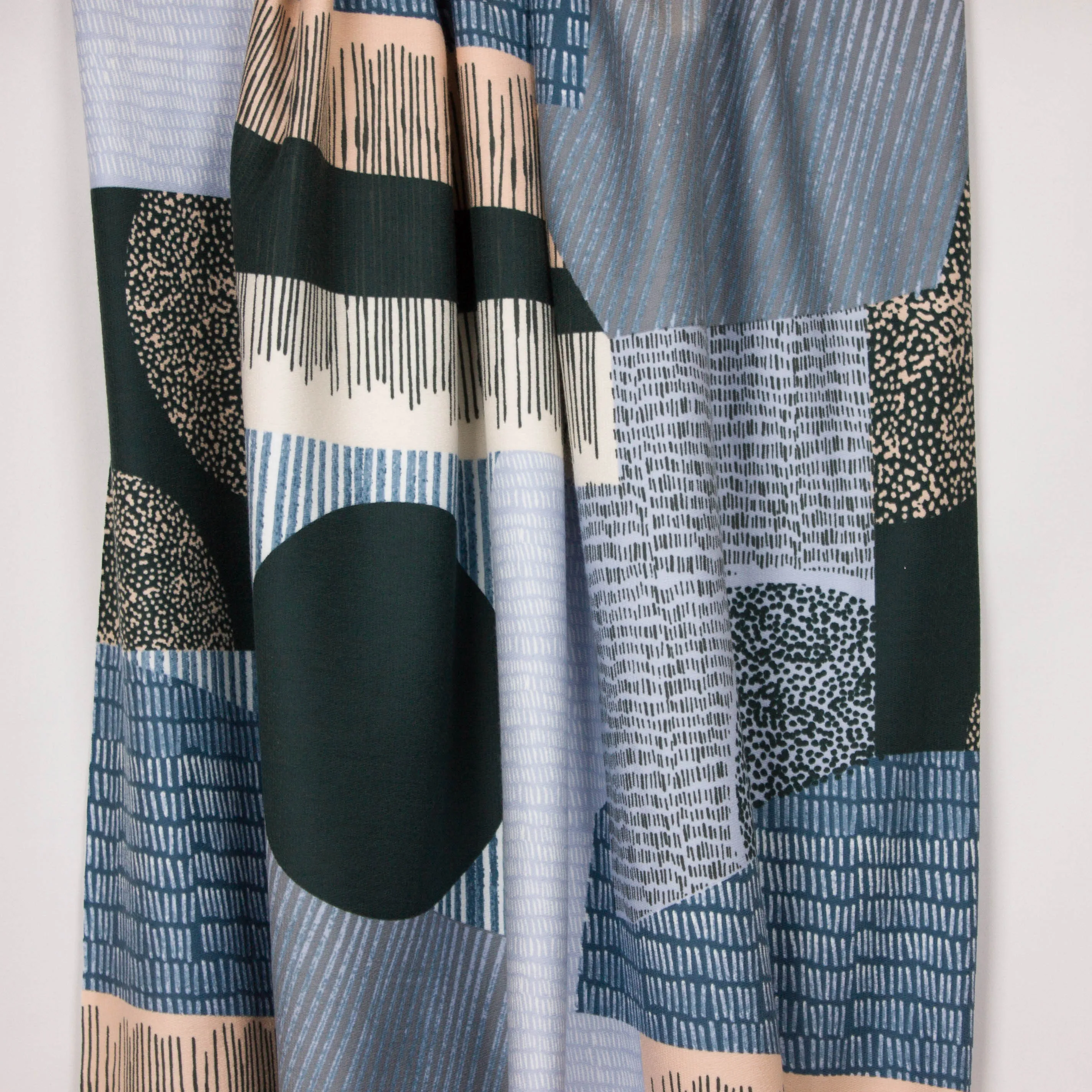 Sweaterstof met groot abstract motief van 'Milliblu's'