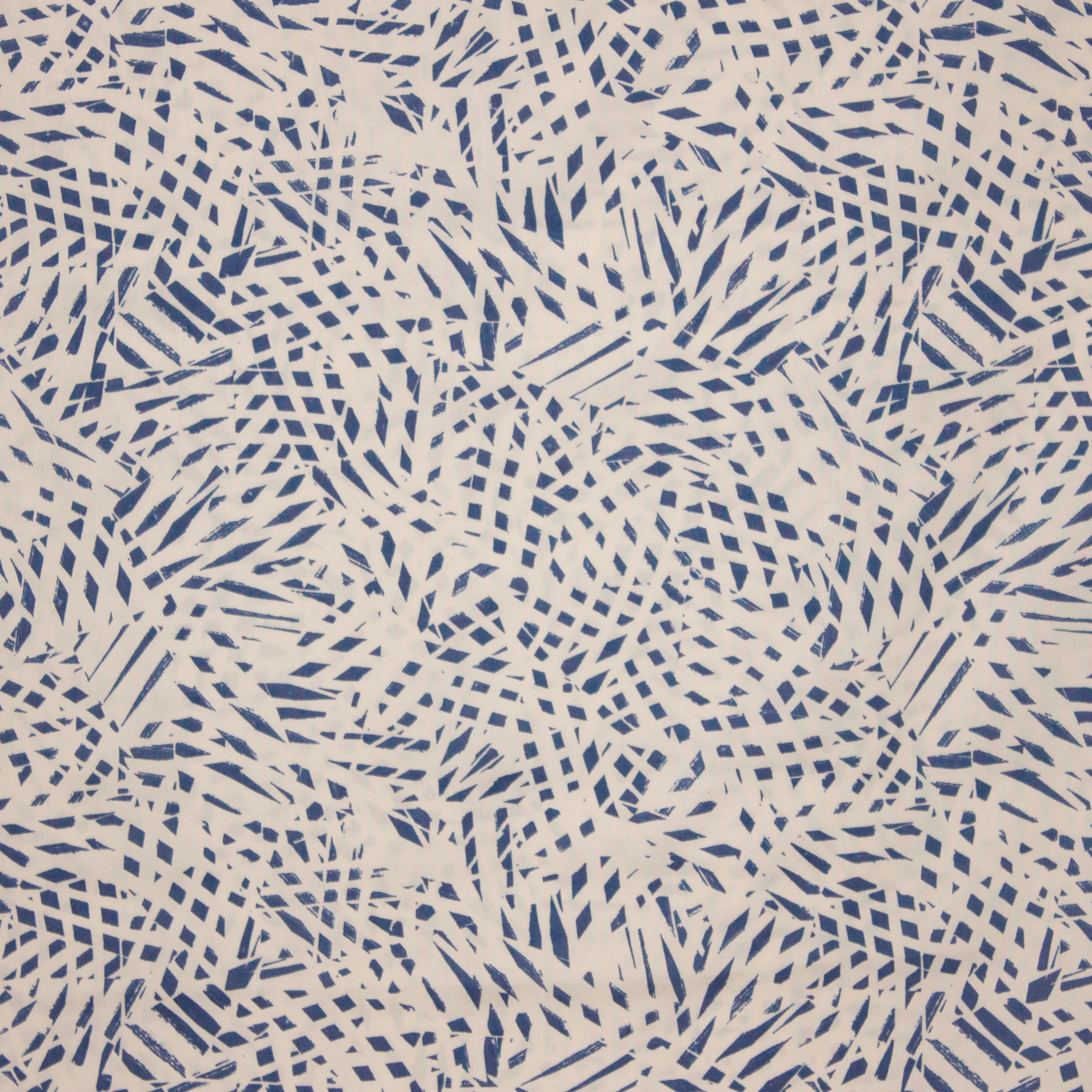 Witte viscose met blauw motief van Atelier Brunette