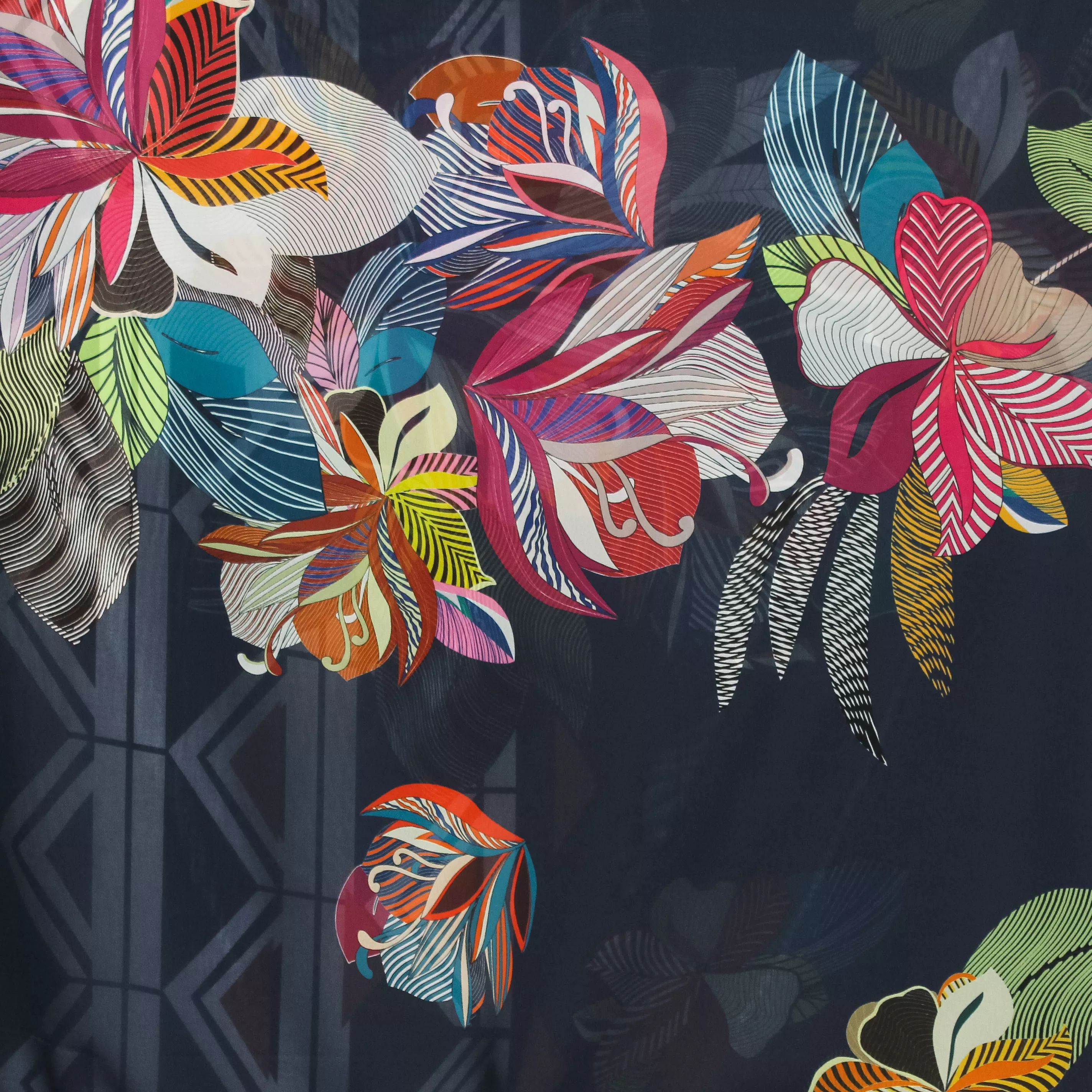 Half transparante blauwe polyester met bloemenpatroon