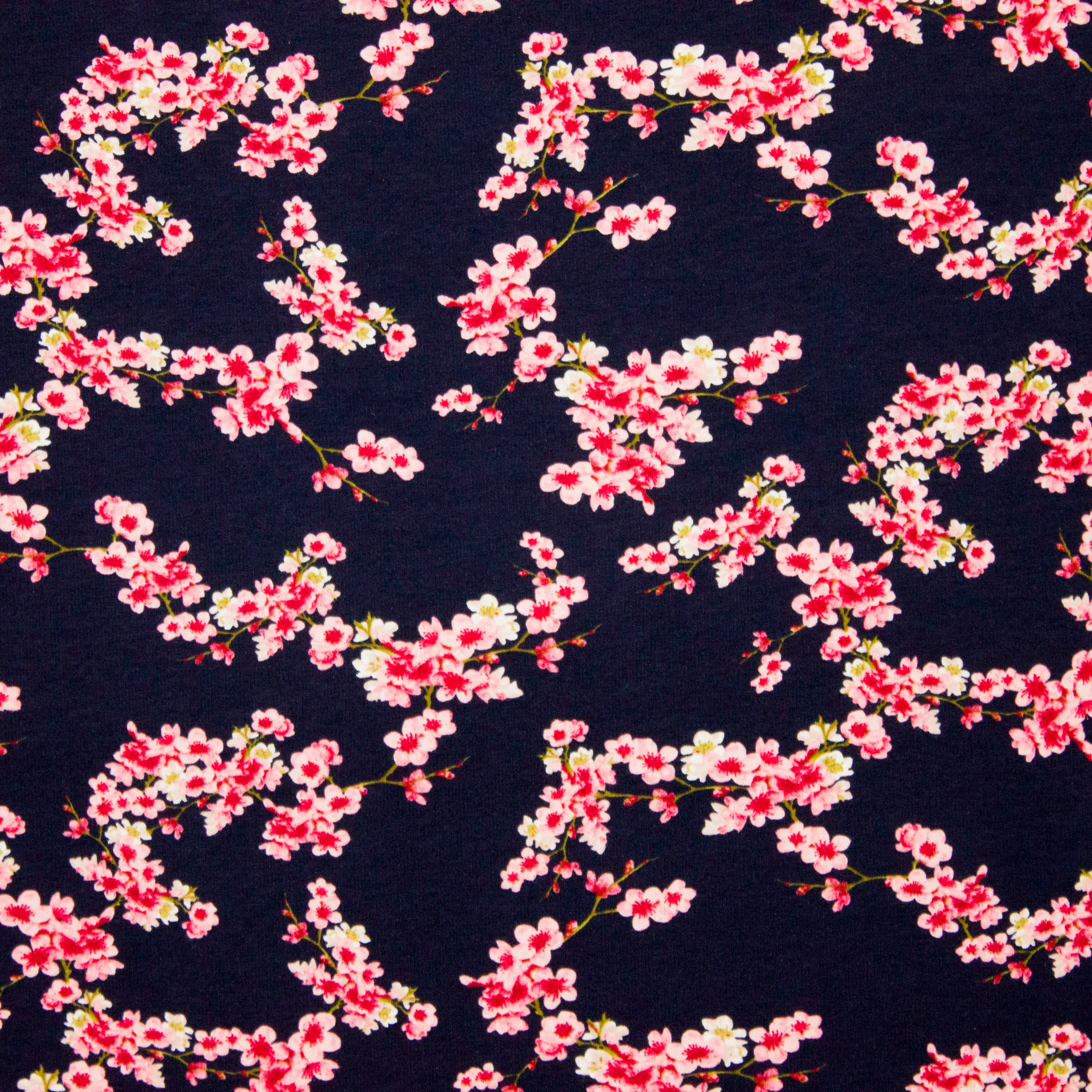 Donker blauwe sweaterstof met roze bloemen van Poppy